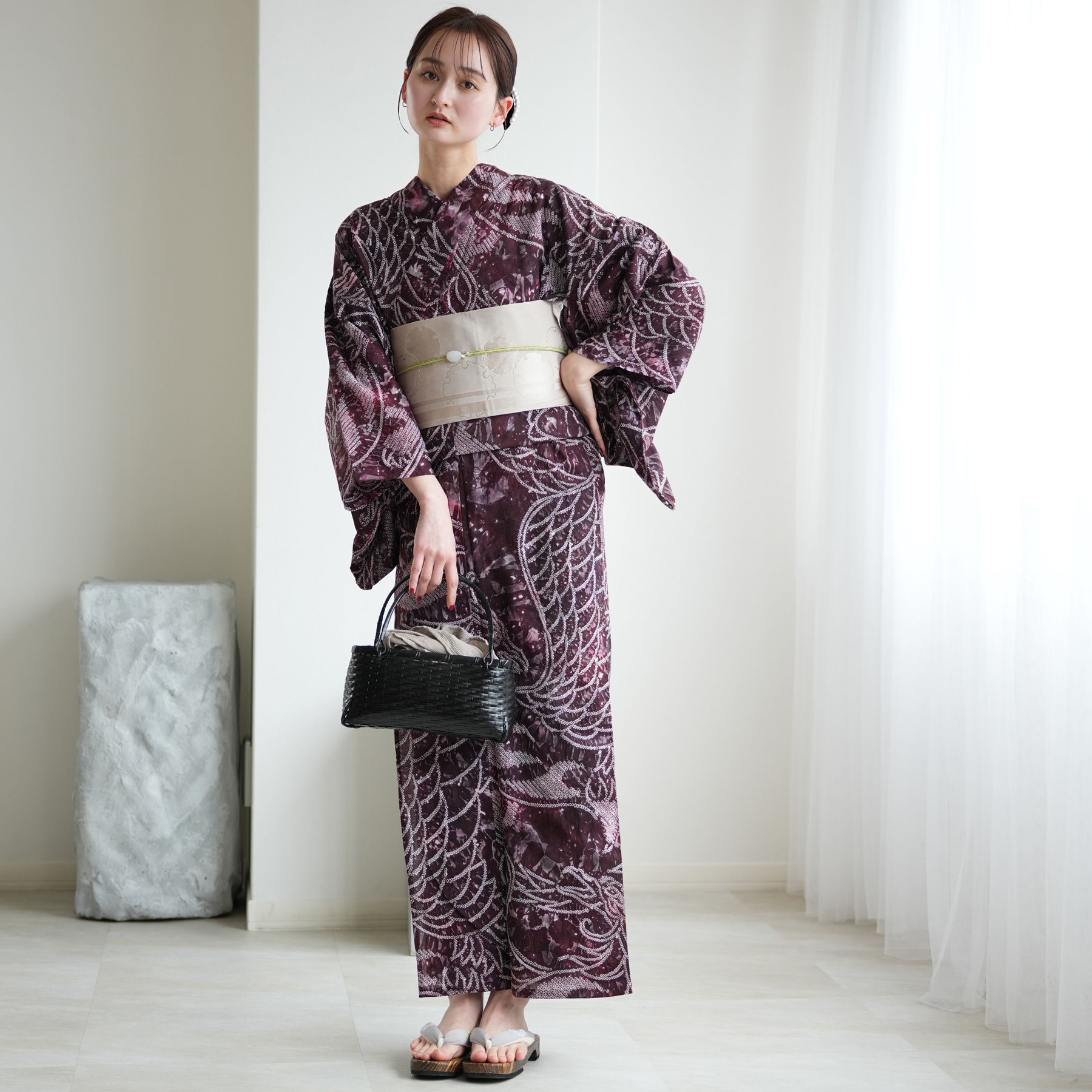 浴衣 レディース セット utatane 有松絞り 浴衣3点セット 宵紅朱雀 フリーサイズ 伝統工芸 本染め コットン100％ 浴衣・帯・下駄付き 赤 ワインの画像
