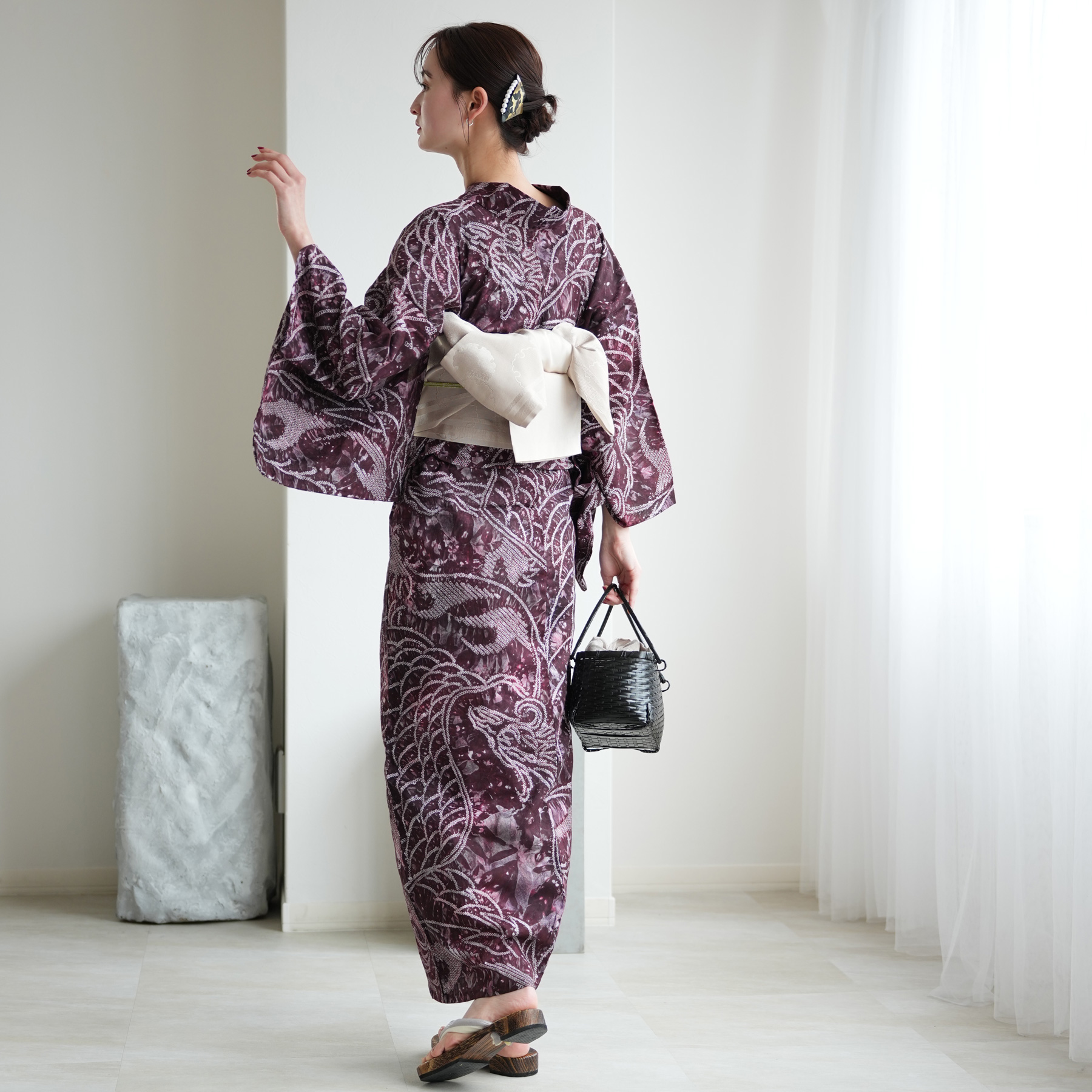 浴衣 レディース セット utatane 有松絞り 浴衣3点セット 宵紅朱雀 フリーサイズ 伝統工芸 本染め コットン100％ 浴衣・帯・下駄付き 赤 ワインの画像
