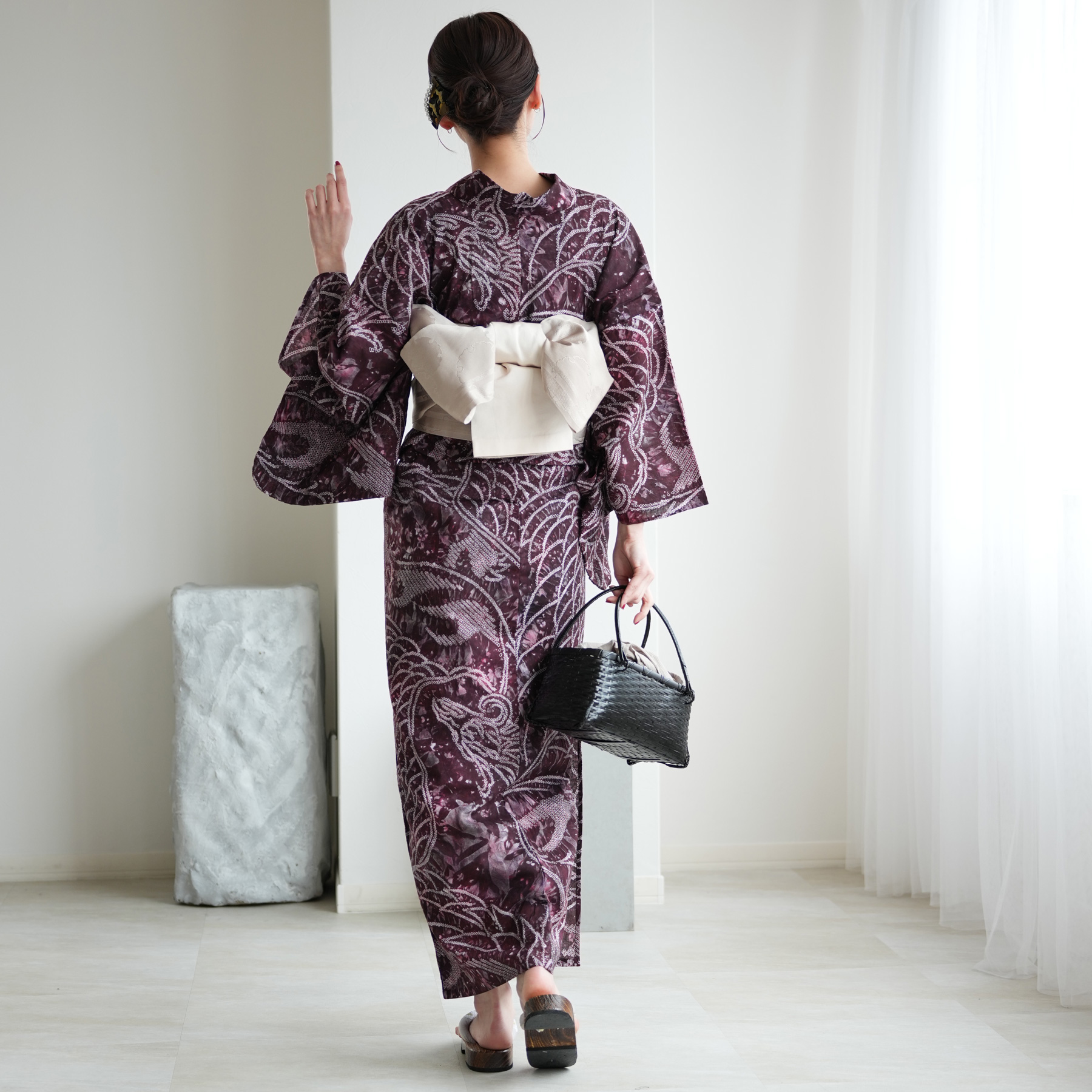 浴衣 レディース セット utatane 有松絞り 浴衣3点セット 宵紅朱雀 フリーサイズ 伝統工芸 本染め コットン100％ 浴衣・帯・下駄付き 赤 ワインの画像