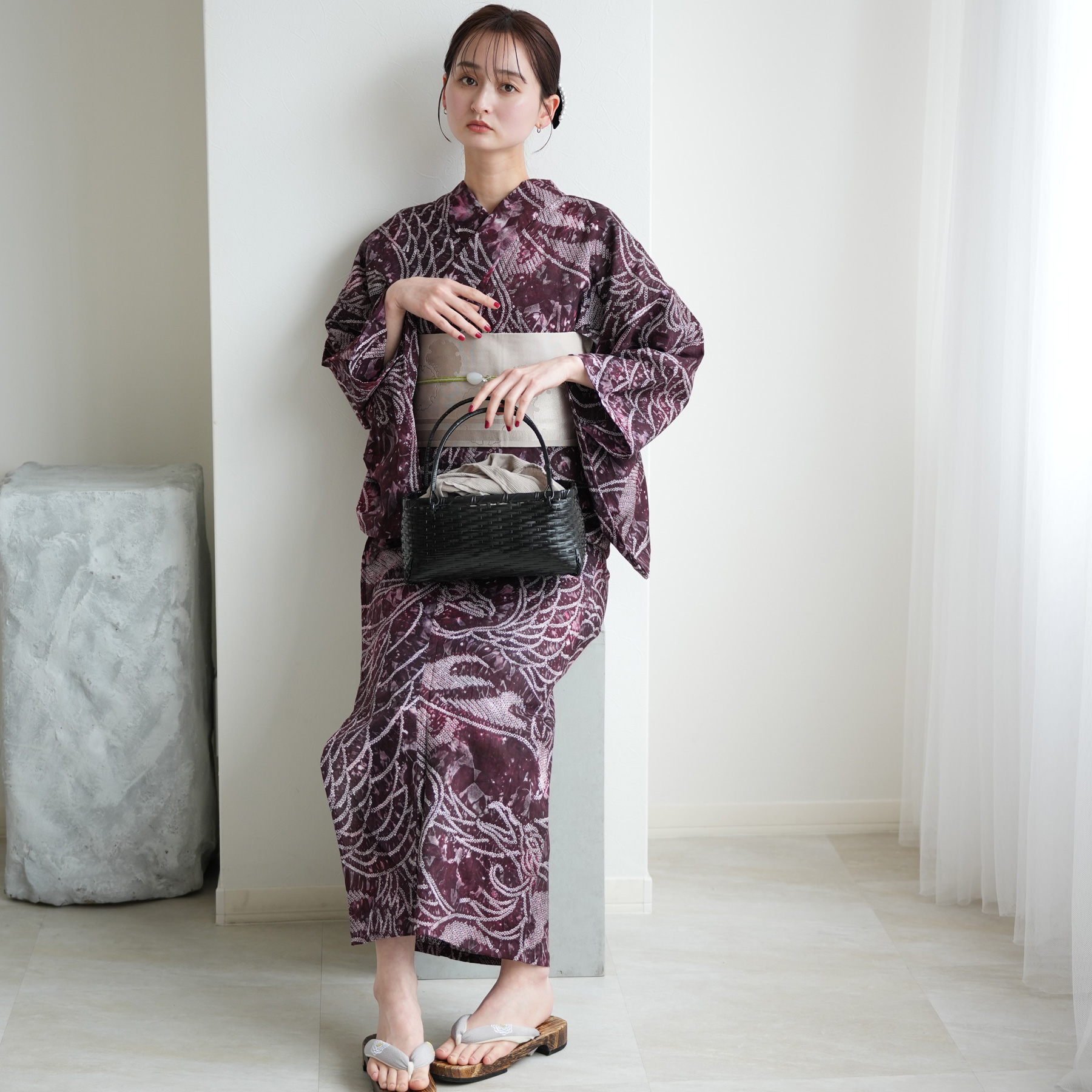 浴衣 レディース セット utatane 有松絞り 浴衣3点セット 宵紅朱雀 フリーサイズ 伝統工芸 本染め コットン100％ 浴衣・帯・下駄付き 赤 ワインの画像