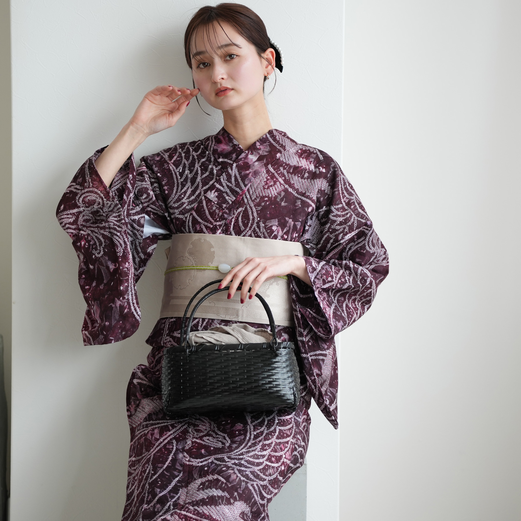 浴衣 レディース セット utatane 有松絞り 浴衣3点セット 宵紅朱雀 フリーサイズ 伝統工芸 本染め コットン100％ 浴衣・帯・下駄付き 赤 ワインの画像