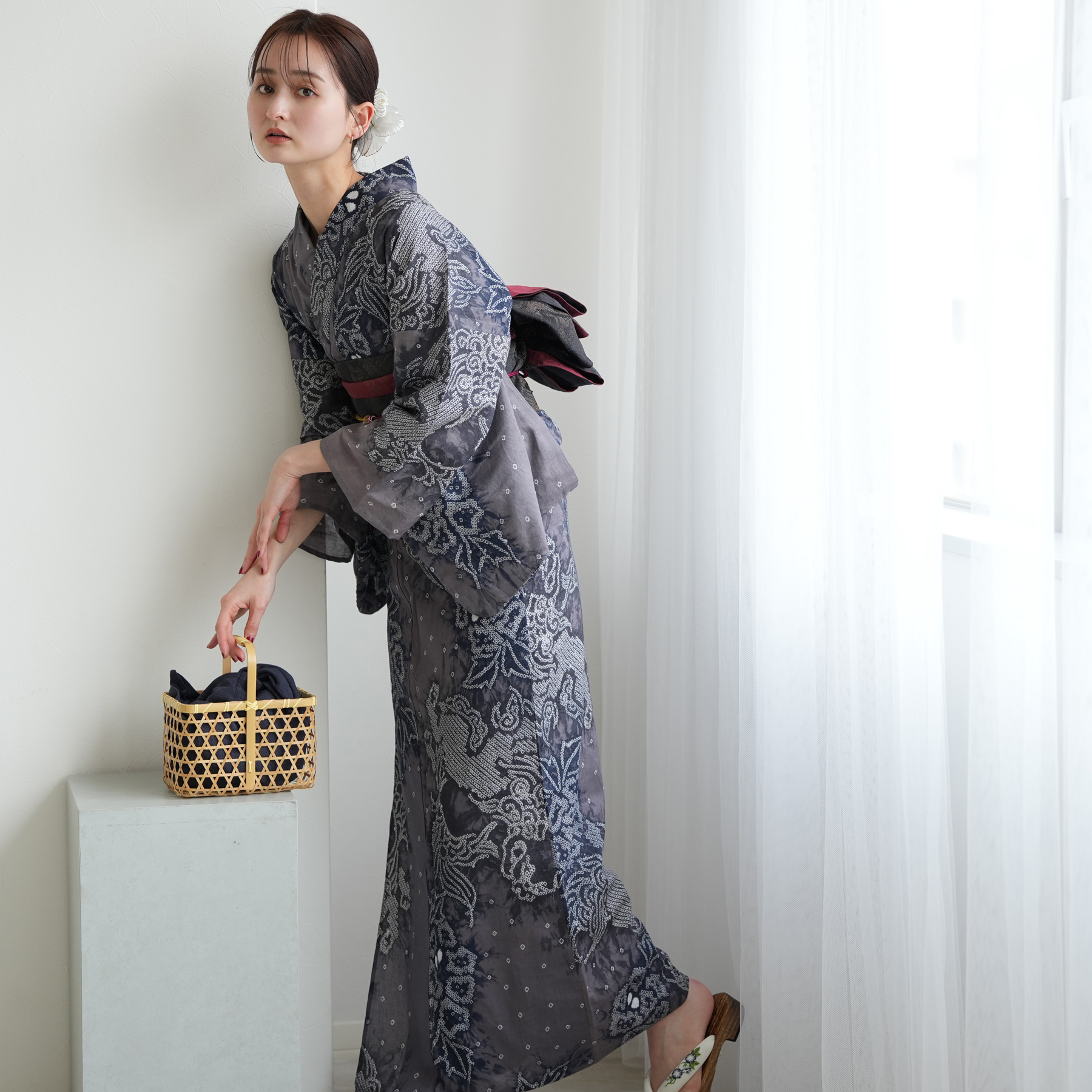 浴衣 レディース セット utatane 有松絞り 浴衣3点セット 藤影の唐獅子 フリーサイズ 伝統工芸 本染め コットン100％ 浴衣・帯・下駄 グレー 紺の画像