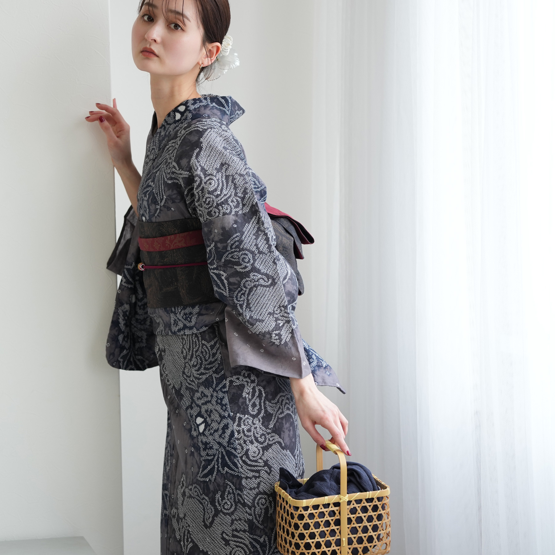 浴衣 レディース セット utatane 有松絞り 浴衣3点セット 藤影の唐獅子 フリーサイズ 伝統工芸 本染め コットン100％ 浴衣・帯・下駄 グレー 紺の画像