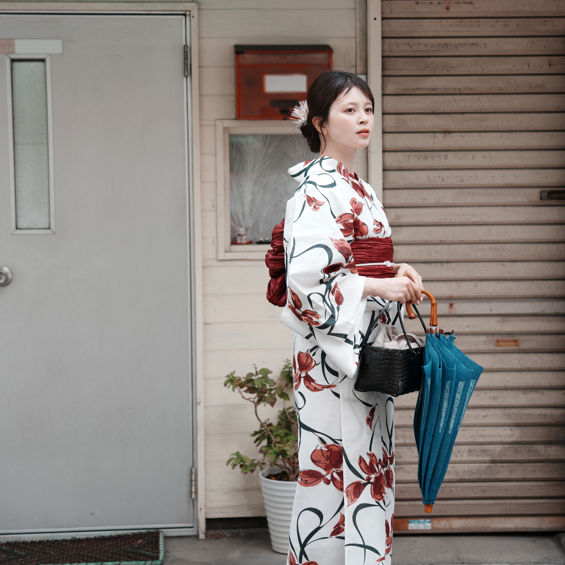 【美品】完売品！utatane 花柄浴衣・帯セット Sサイズ utatane 浴衣 レディース セット Sサイズ 浴衣 3点セット 高級変わり織