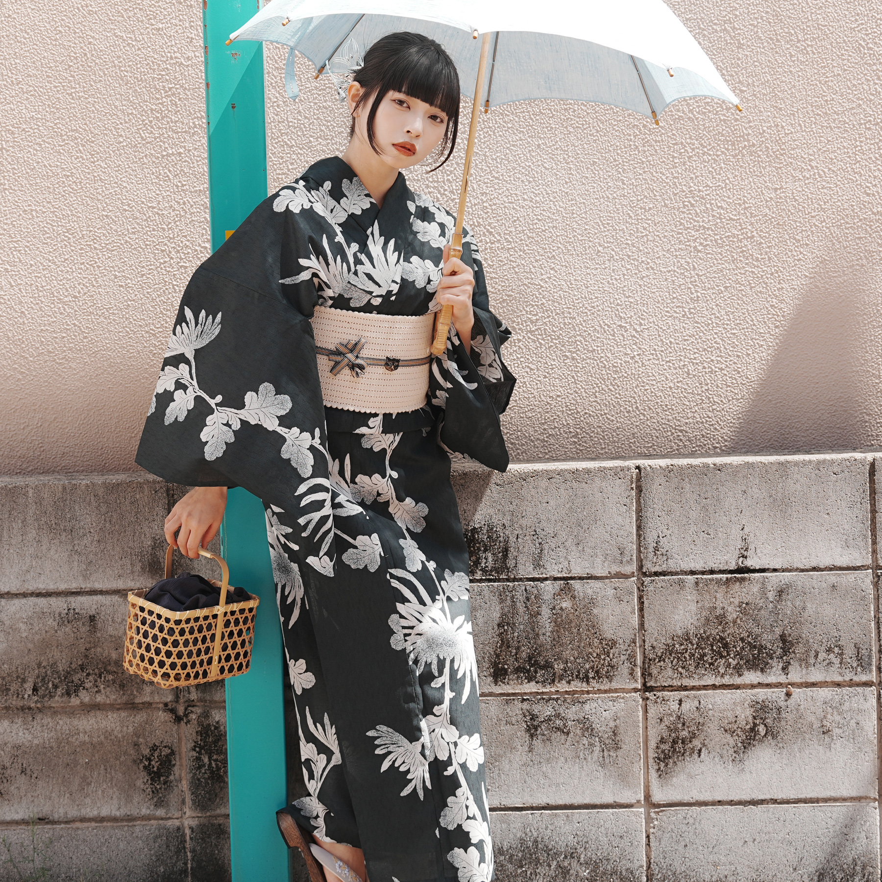 今だけ特別価格SALE！ 高級変わり織濃紺地むじな菊柄浴衣セット utatane 浴衣 レディース セット 浴衣 3点セット 高級変わり織 錆緑に