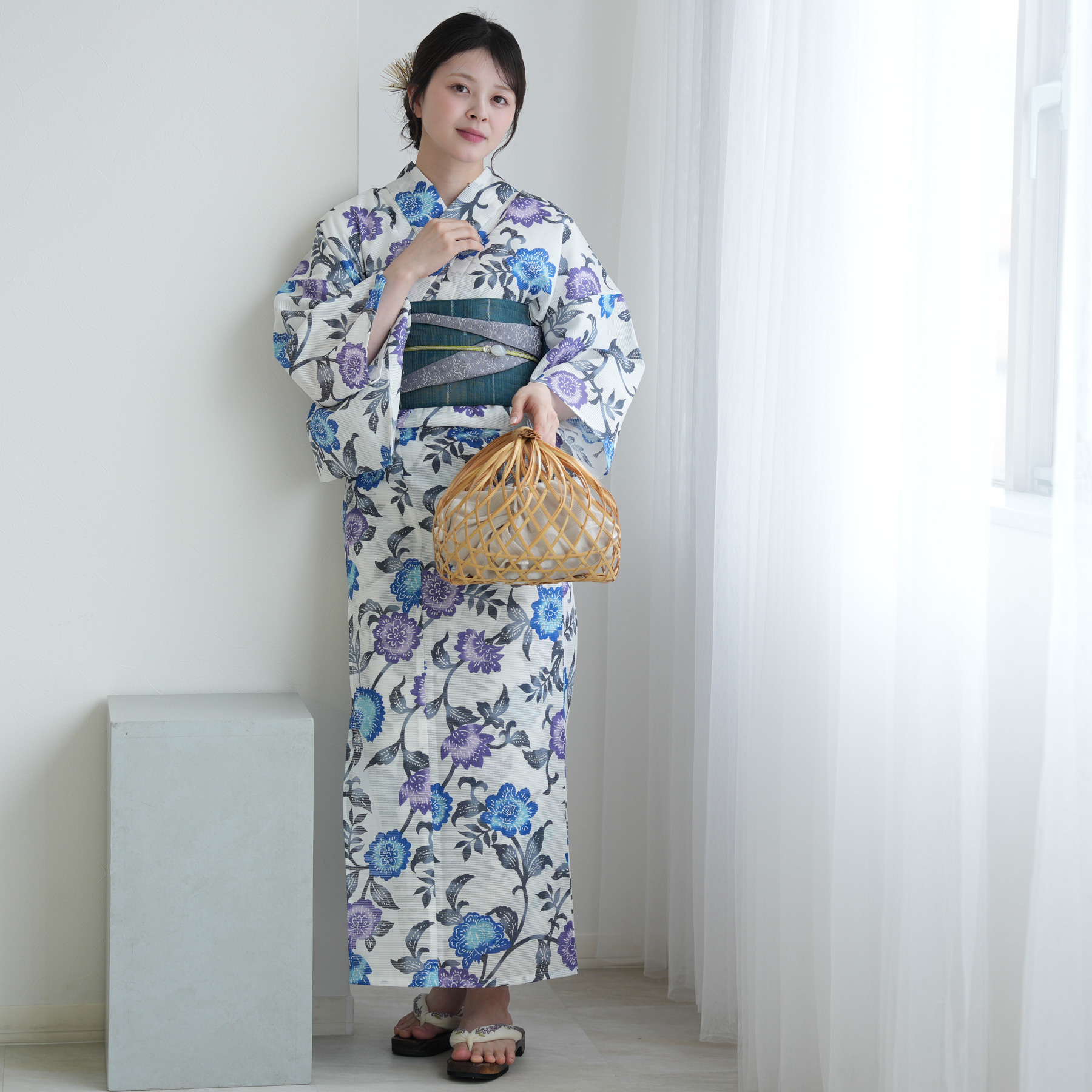 浴衣　高級　綿絽　丸井　美品　お値下げ！ 浴衣 レディース セット 綿絽 高級変わり織 浴衣3点セット 白地に青と