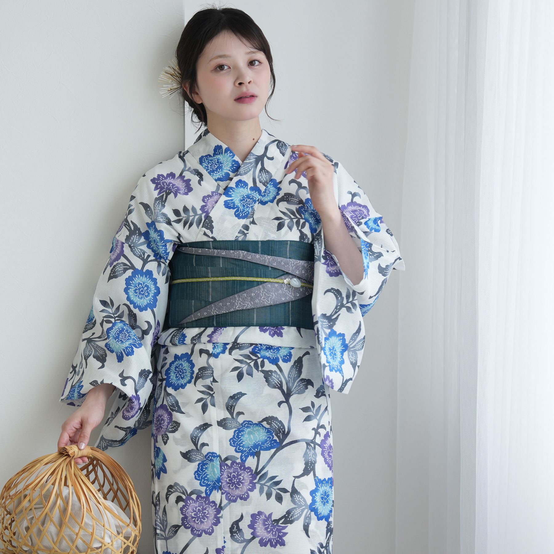 浴衣　高級　綿絽　丸井　美品　お値下げ！ 浴衣 レディース セット 綿絽 高級変わり織 浴衣3点セット 白地に青と