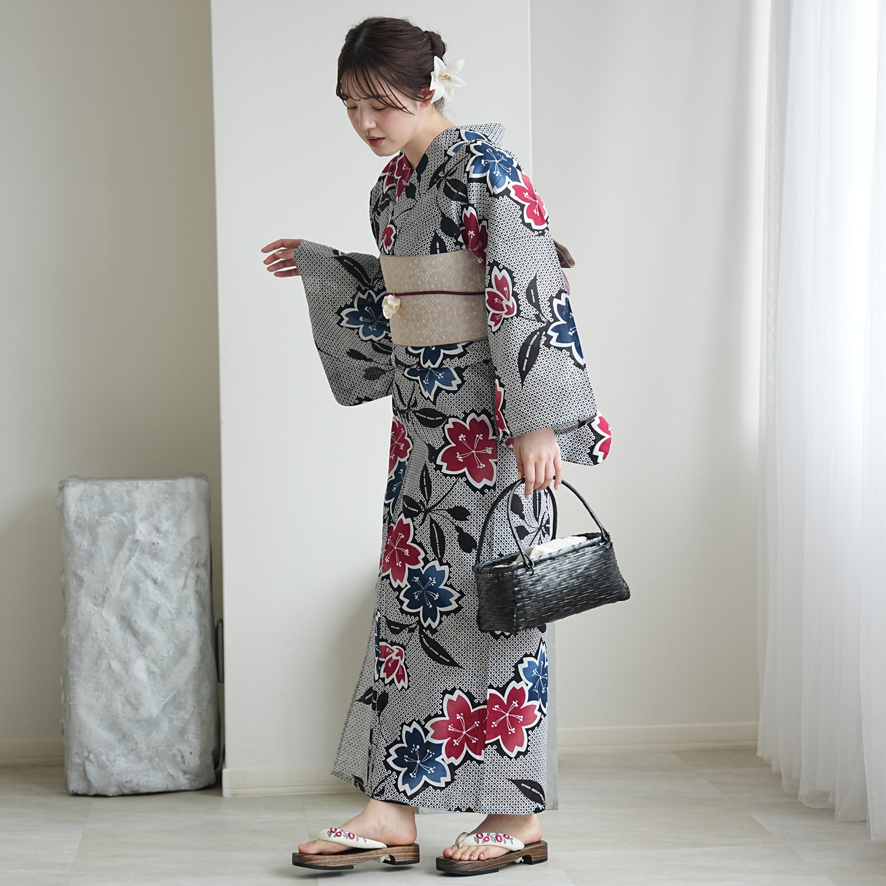 新品 浴衣 帯 下駄 レトロ モダン レディース セット 高級変わり織 ウタタネ 浴衣 レディース セット 高級変わり織 浴衣3点セット 粋モダン 黒の