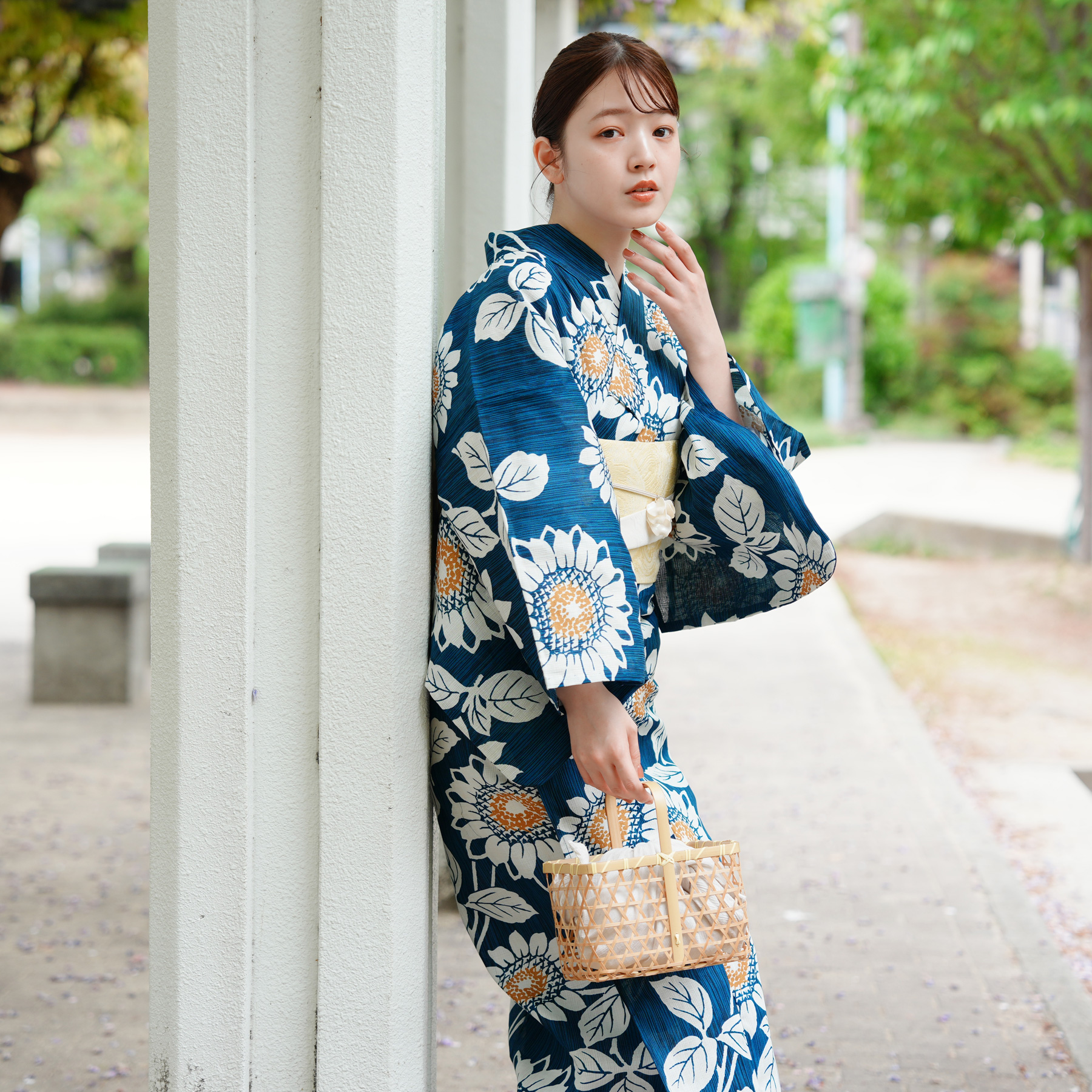 ✨浴衣 3点セット✨（浴衣 帯 下駄）utatane えんじ　椿 ✨浴衣 3点セット✨（浴衣 帯 下駄）utatane えんじ 椿 浴衣 黒色