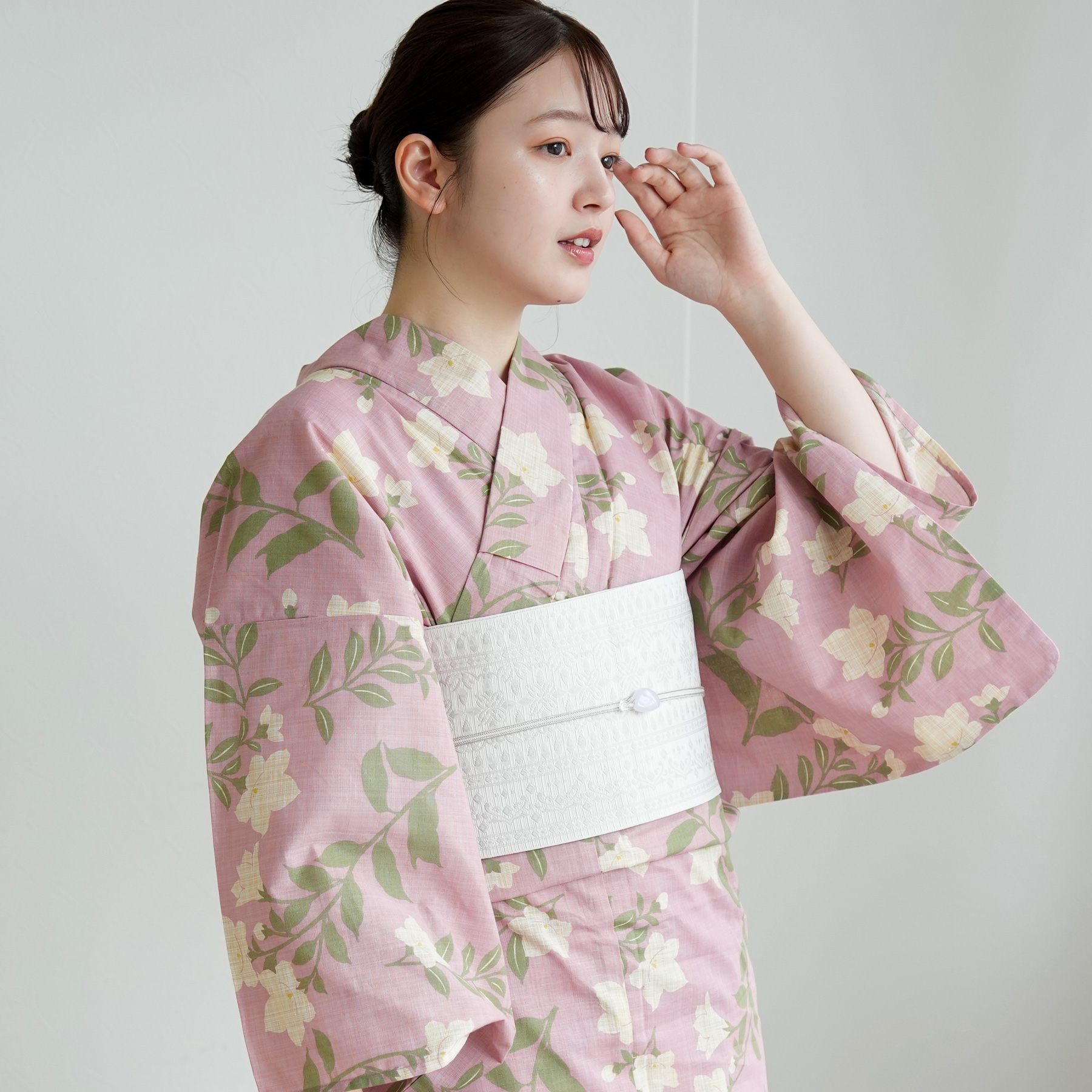 utatane 浴衣・帯セット 変わり織り浴衣ピンクベージュとグレーの染め分け菊 utatane 浴衣 レディース セット 綿麻 高級変わり織 先染めベージュ