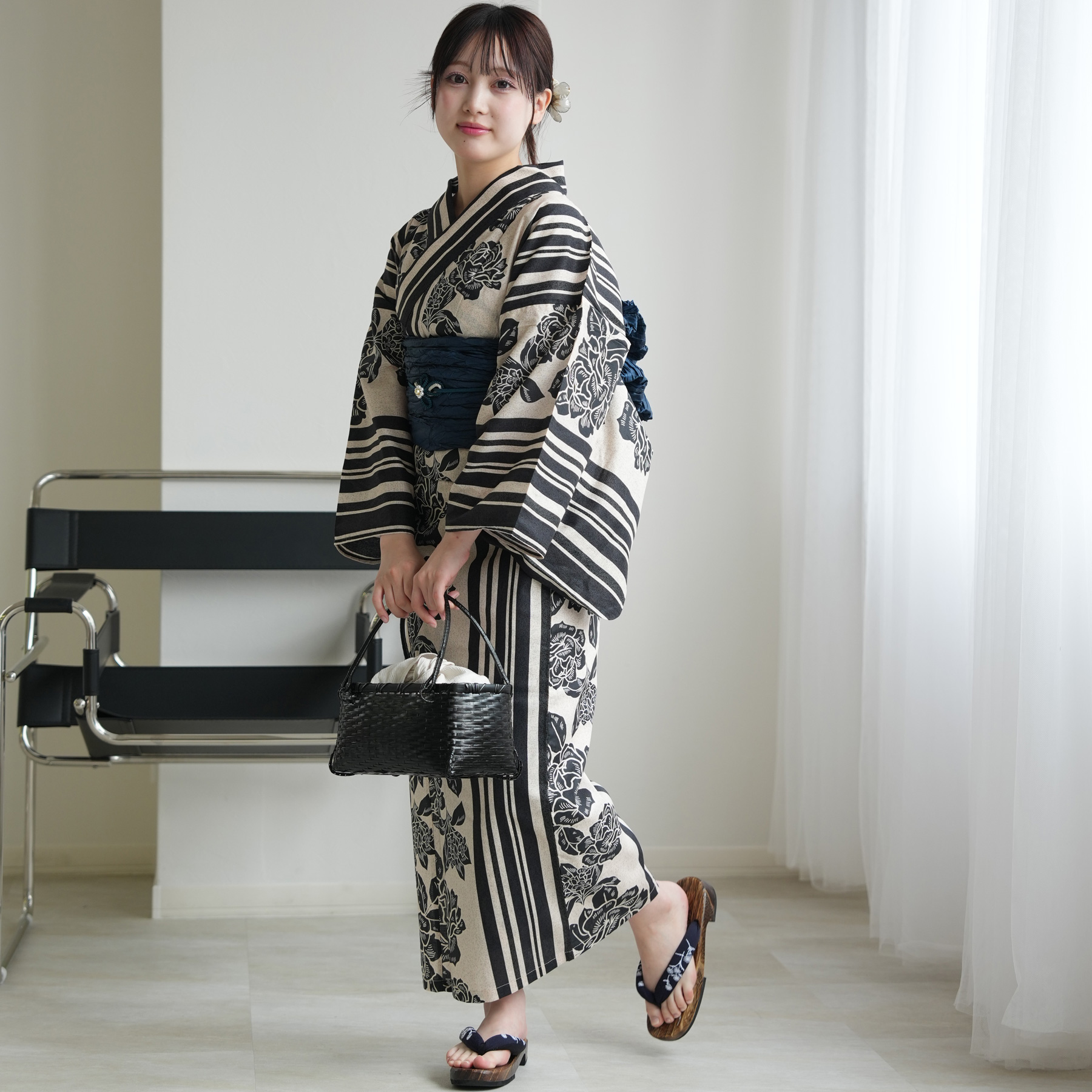 名古屋帯 繻子 昔 アンティーク帯 昔名古屋帯 黒 多色 大花 刺繍