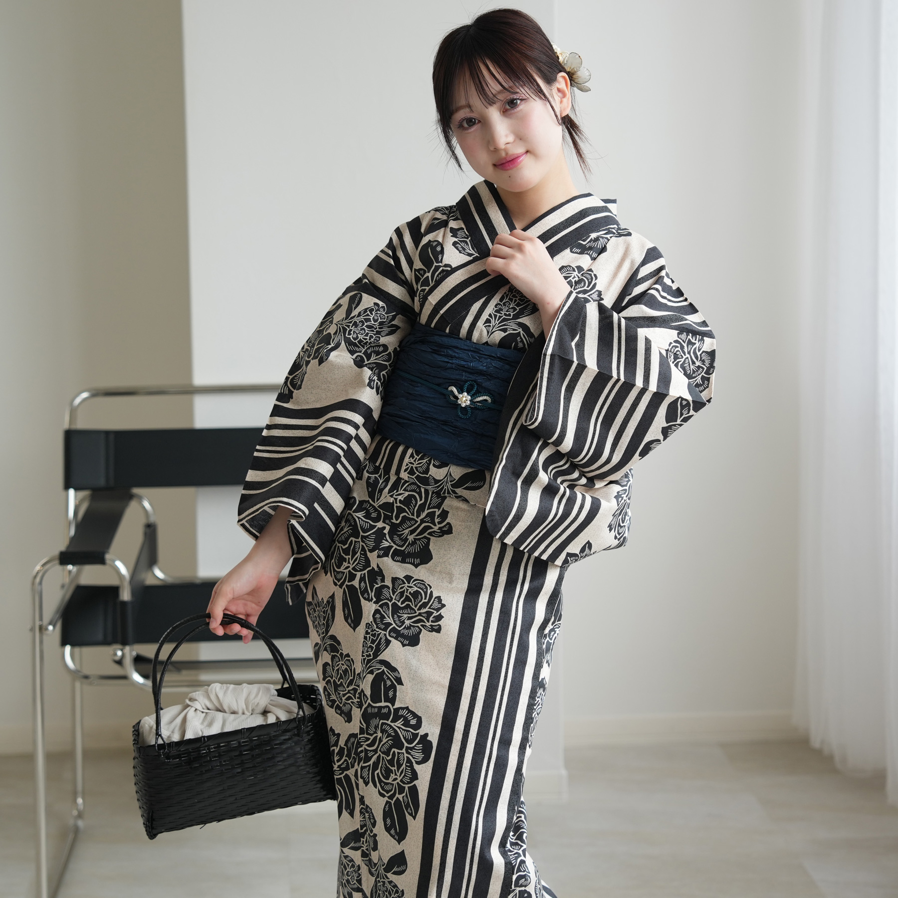 下駄無し　浴衣ジェンヌ 浴衣5点セット 赤 黒 白 グレー 百合 ゆかた 半幅帯 浴衣ジェンヌ 新作 浴衣5点セット オフホワイトに赤 浴衣 ゆかた