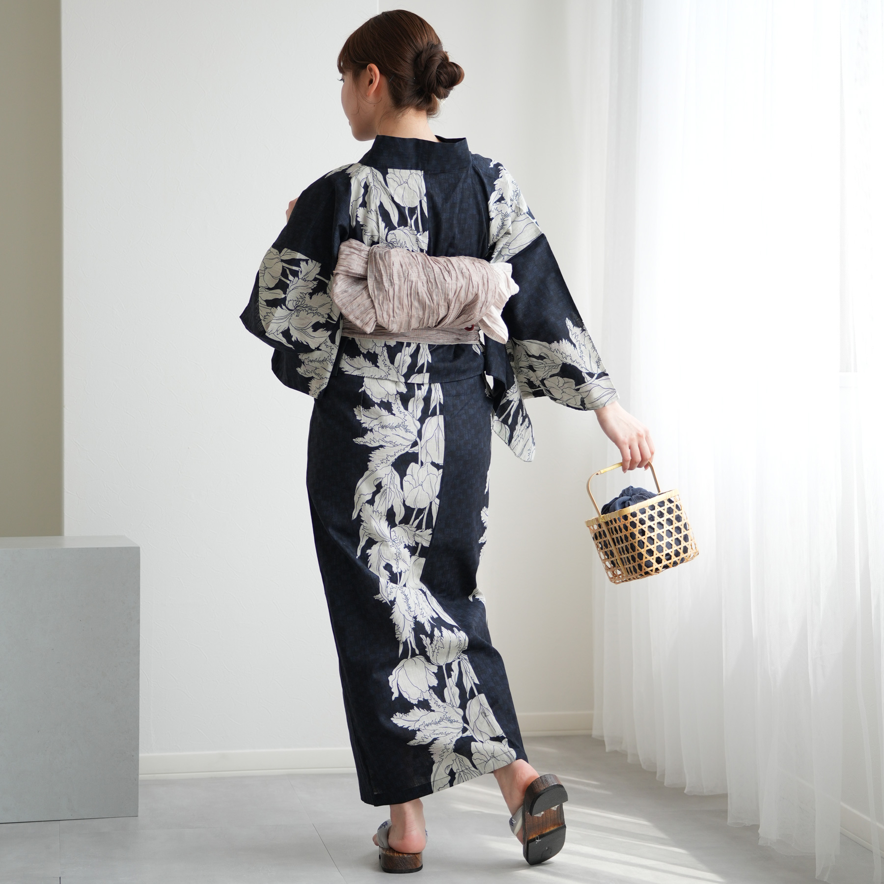 新品utatane浴衣と帯2点セット 高級変わり織 水色の市松に菖蒲 萩 撫子 新品utatane浴衣と帯2点セット 高級変わり織 水色の市松に菖蒲