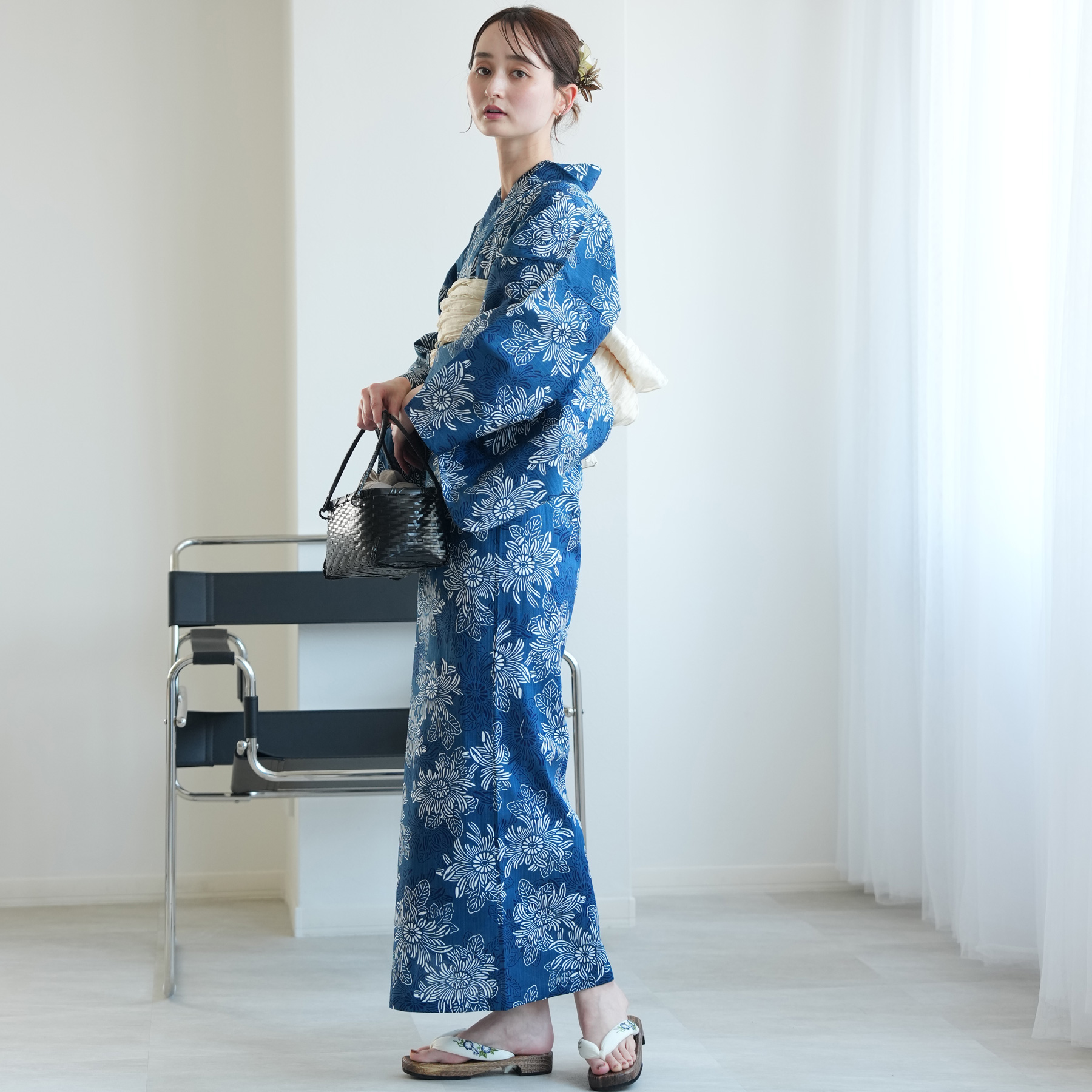 新品utatane浴衣と帯2点セット 高級変わり織 水色の市松に菖蒲 萩 撫子 楽天市場】【utatane 高級変わり織 浴衣3点セット 藍色に古典