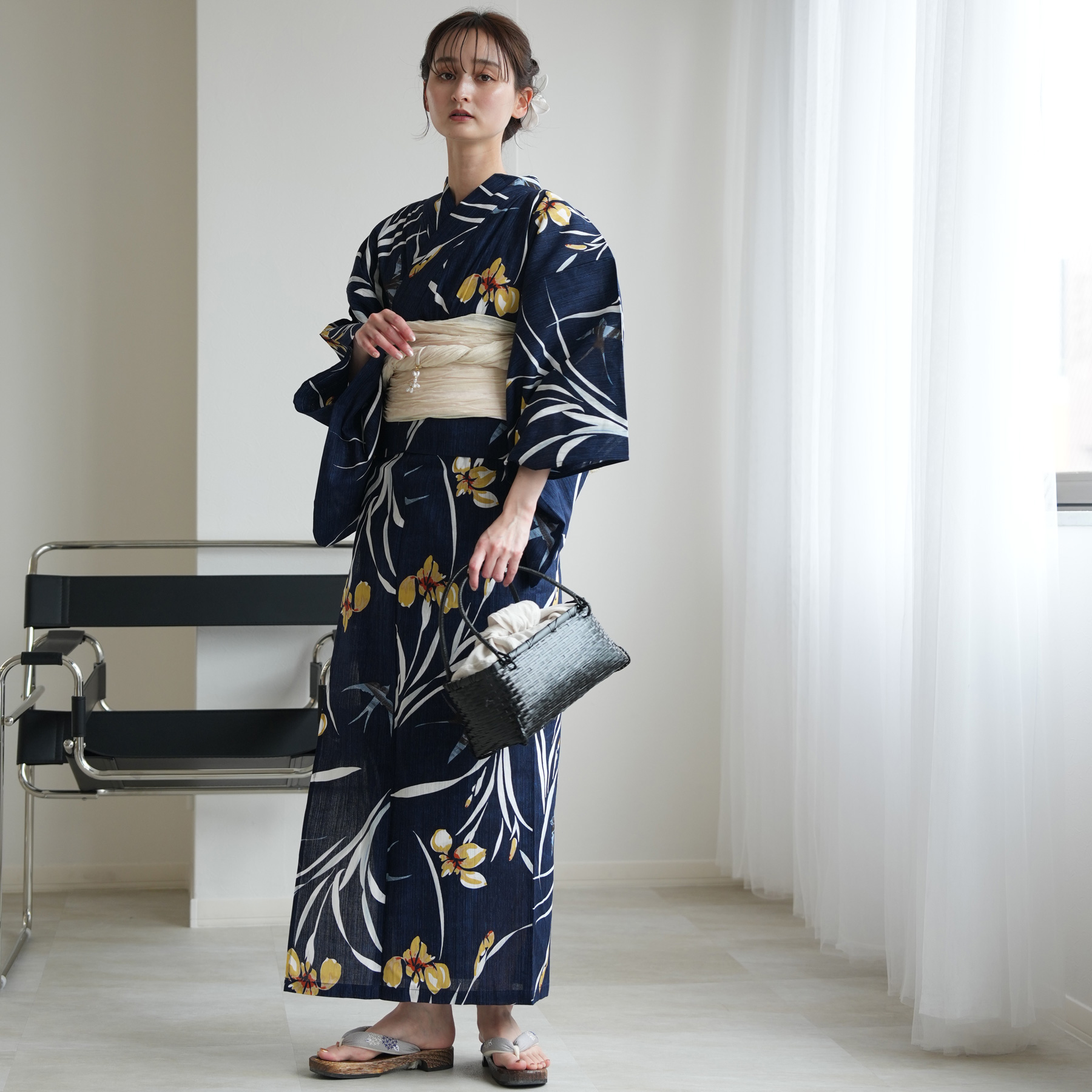 ニコアンティーク　utatane花柄浴衣　紺　二部式に加工済み　3L utatane｜ニコアンティーク 浴衣3点セット 紺ぼかしの菊と扇面 F