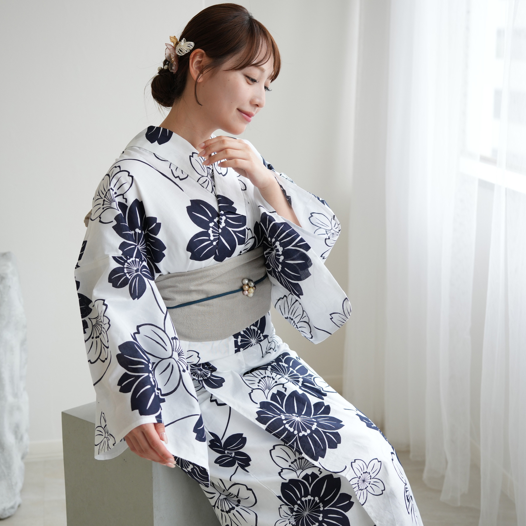 花柄 浴衣 紺 白フリーサイズ レディース　大人浴衣 浴衣 レディース セット 浴衣+作り帯2点セット 白地に紺の大きな