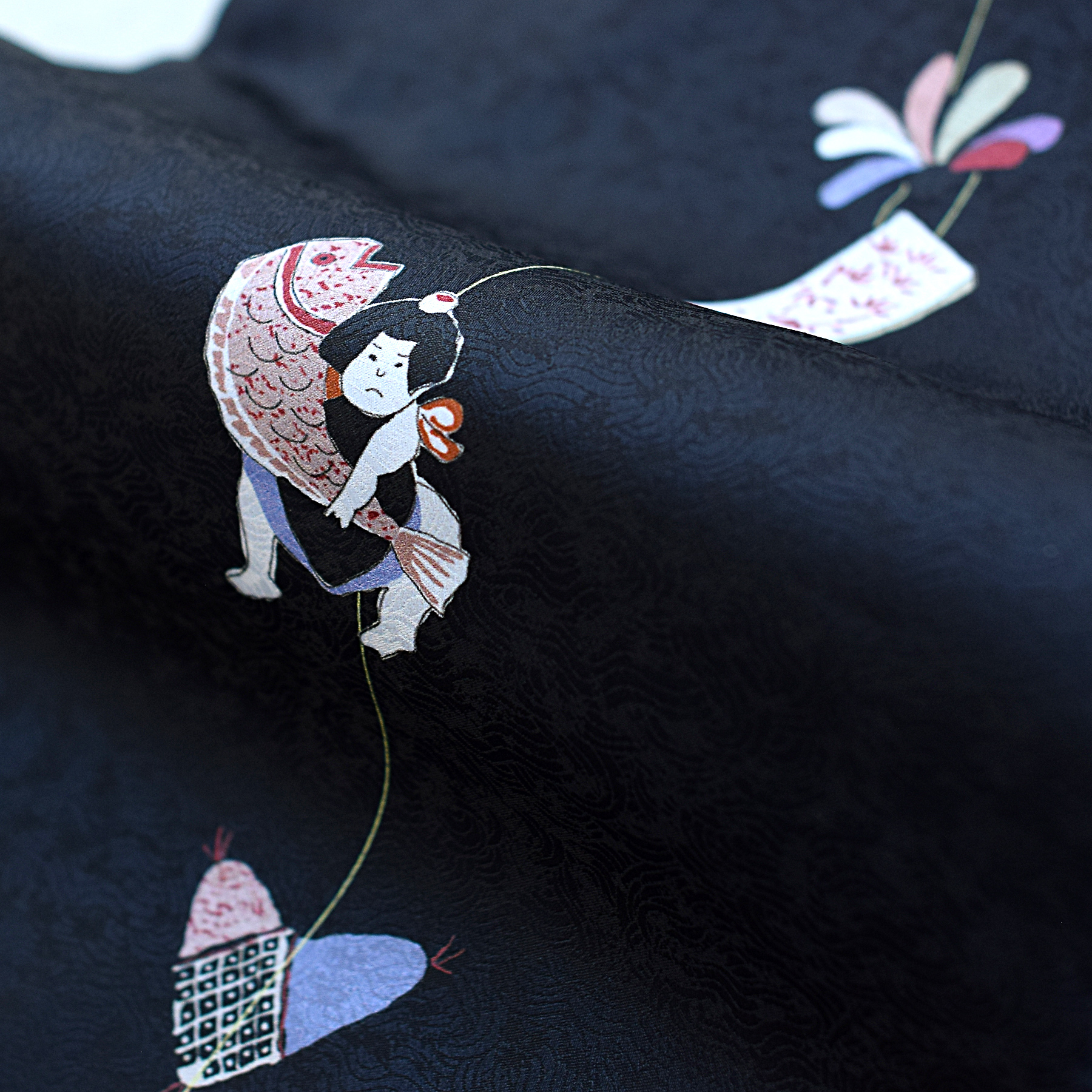 着物 袷 ポリ 単品 絵羽 ニコアンティーク 干支飾り・ブラック 黒