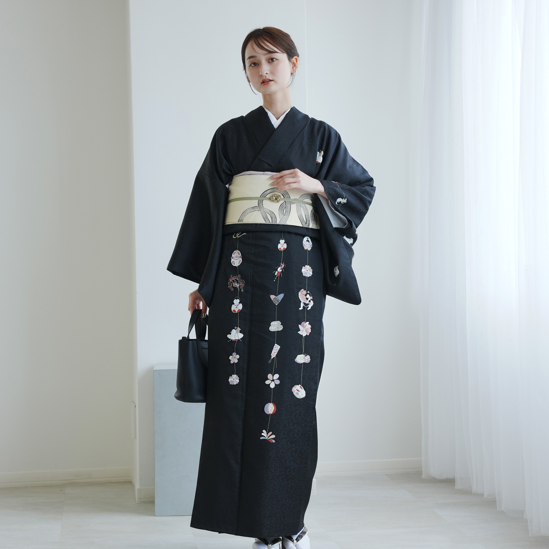 着物 袷 ポリ 単品 絵羽 ニコアンティーク 干支飾り・ブラック 黒