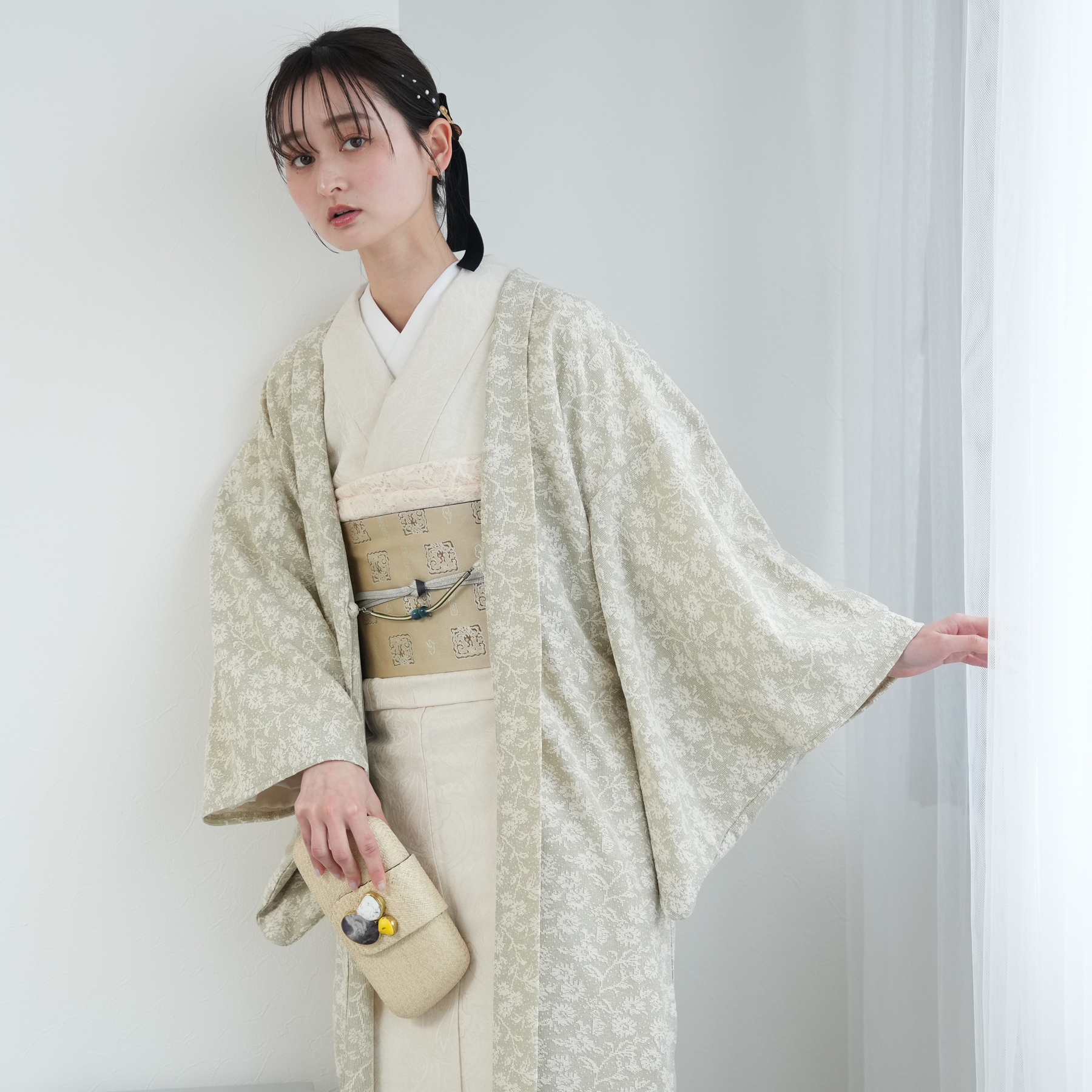 【ビンテージ　美品】麻混　単衣着物　薄茶に薔薇と蔦 ビンテージ 美品】麻混 単衣着物 薄茶に薔薇と蔦 - メルカリ