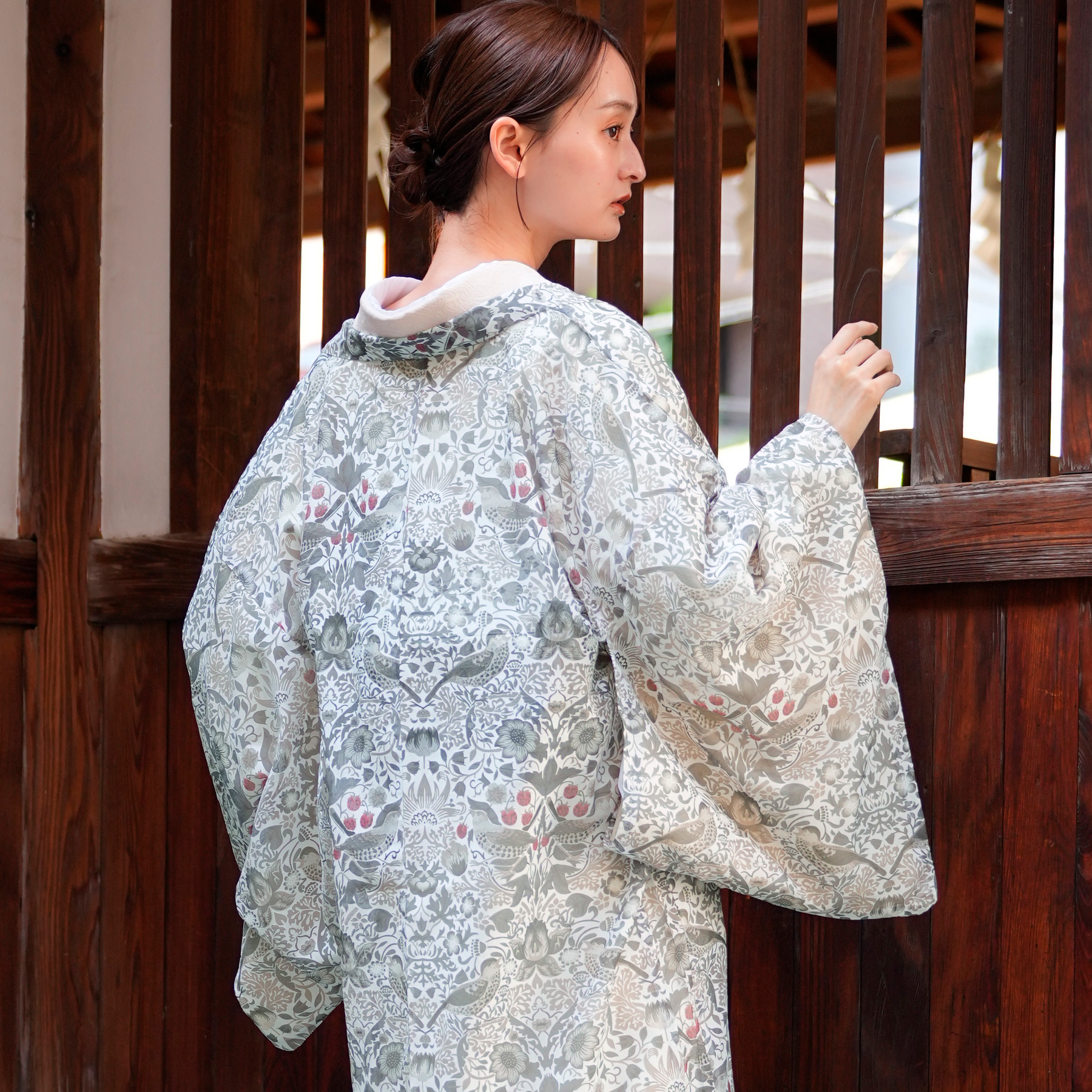 百花繚乱　白生成色アウター　織チェック柄秋冬羽織　明治昭和大正　着物和服浴衣漢服 百花繚乱 白生成色アウター 織チェック柄秋冬羽織 明治昭和大正 着物