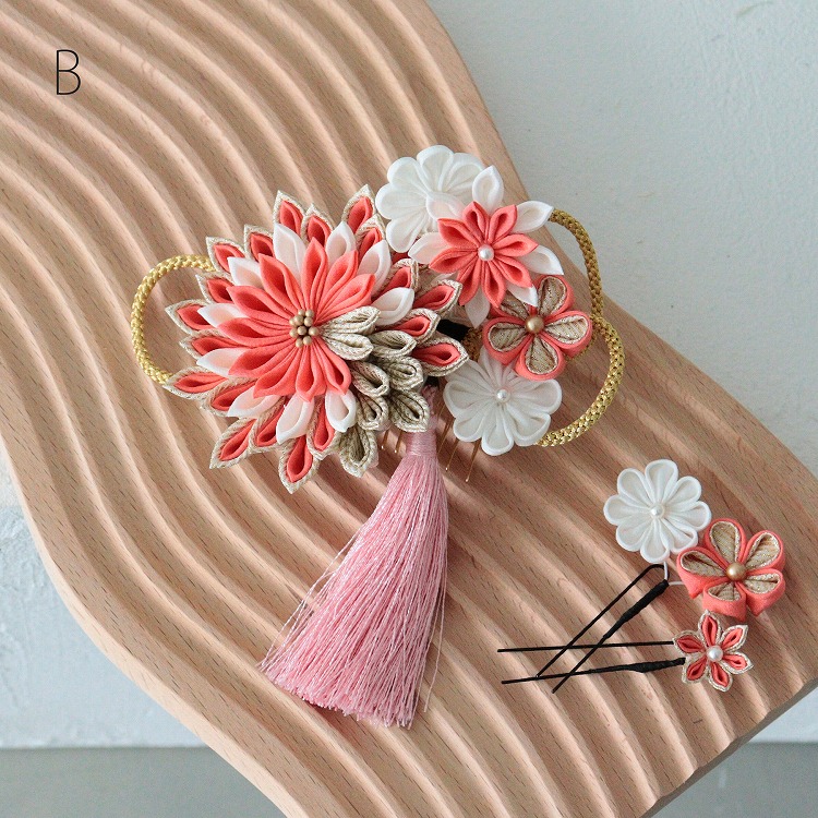 タッセル付き ちりめんつまみ花髪飾り3点セット 卒業式 袴 成人式 結婚式 振袖 コーム Uピン コサージュ ヘアアクセサリー 花 和装 レトロ ブライダル 赤 白 黒 タッセル付き ちりめんつまみ花髪飾り3点セット 卒業式 袴 成人式 結婚