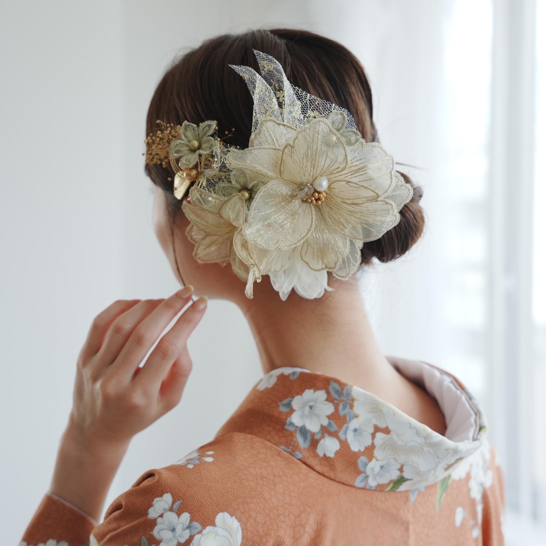 【3→2着に変更】白いドレス2着(髪飾り付)4点セット 髪飾り 振袖 成人式 2点セット ラメ・クレマチス ヘアアクセ 水引