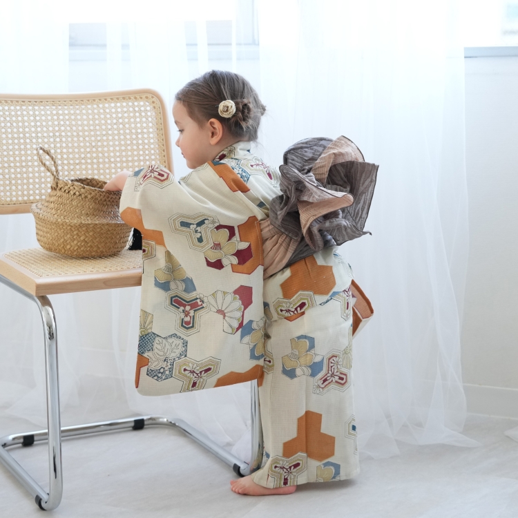 お気にいる】 浴衣 子供 女の子 子供浴衣 3点セット 帯 下駄 ひよこ商店 100-130cm 身長95cm-135cm 高級変わり織 セット  100 110 120 130 花 キッズ 緑系 ベージュ ピンク 菊 ニュアンスカラー 花火大会 夏祭り 盆踊り 七夕 和歌山染工 国内生地  国内染色 ...
