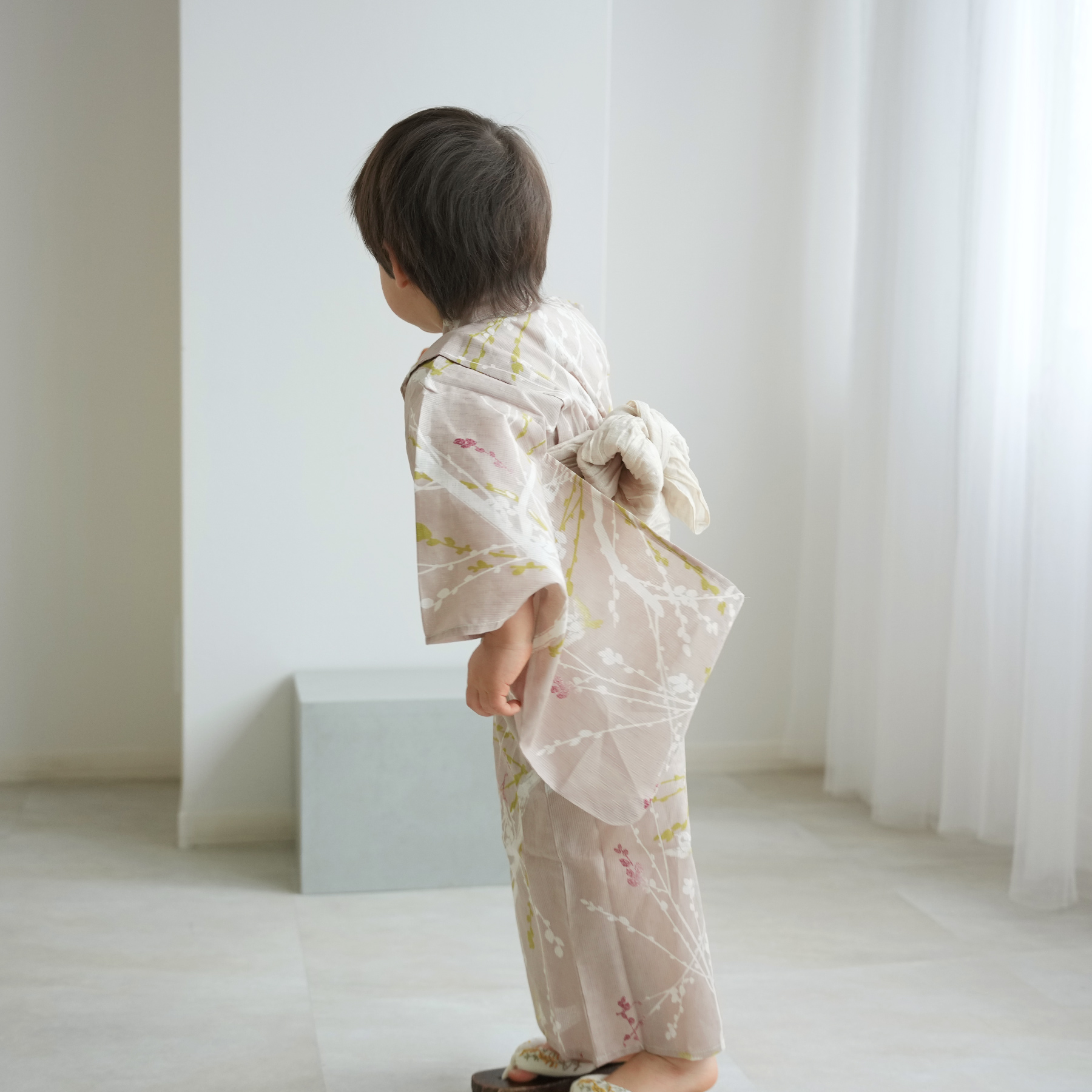 ｘ*ｘ様 新品F　ひよこ商店　浴衣　ニュアンスベージュマーガレット　size11 浴衣 子供 女の子 男の子 ひよこ商店 高級変わり織 子供浴衣3点セット