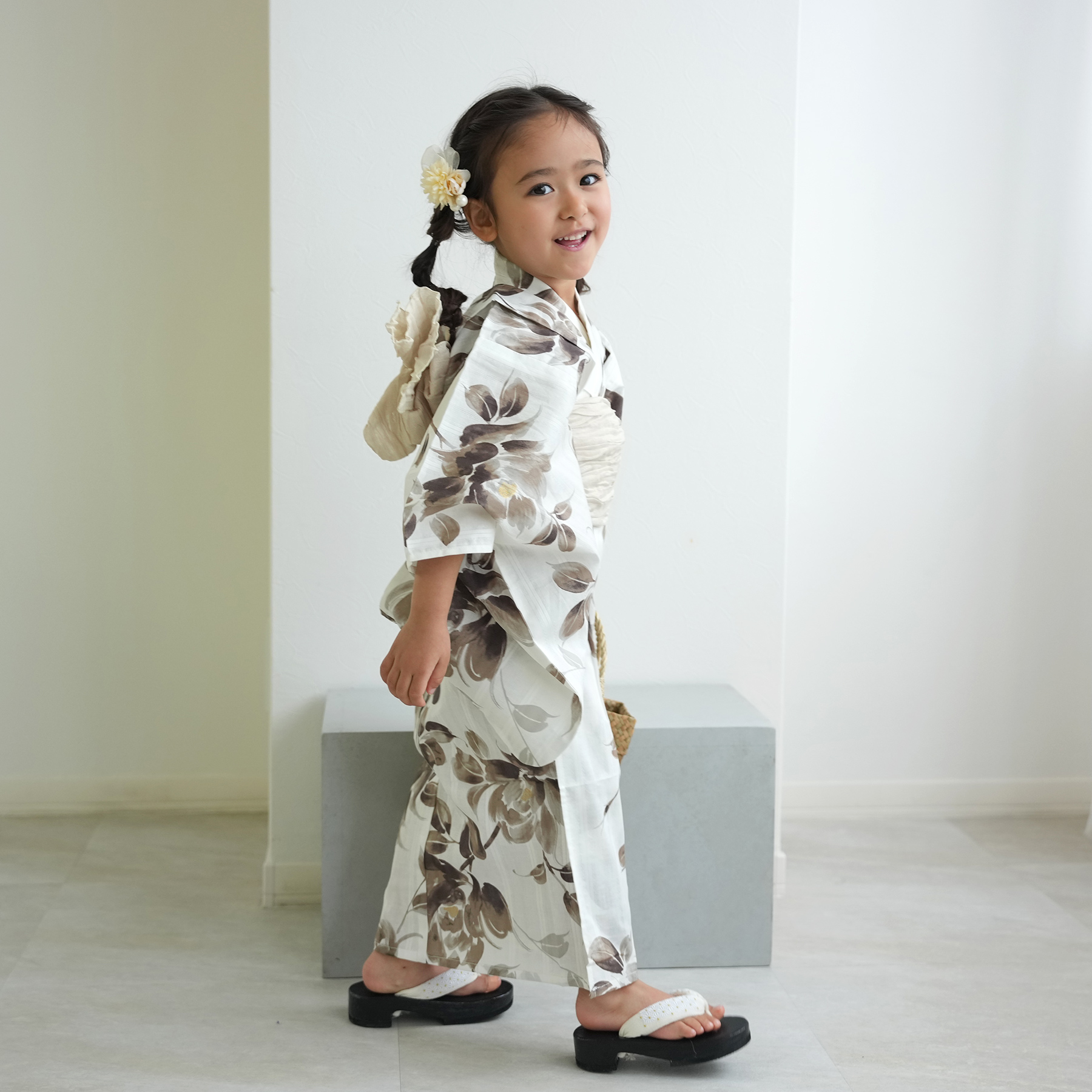 未使用 ［utatane×Acka.］山茶花 white（lame） 浴衣単品 utatane×Acka.］kids 山茶花 white（lame）浴衣3set ○ : 浴衣通販