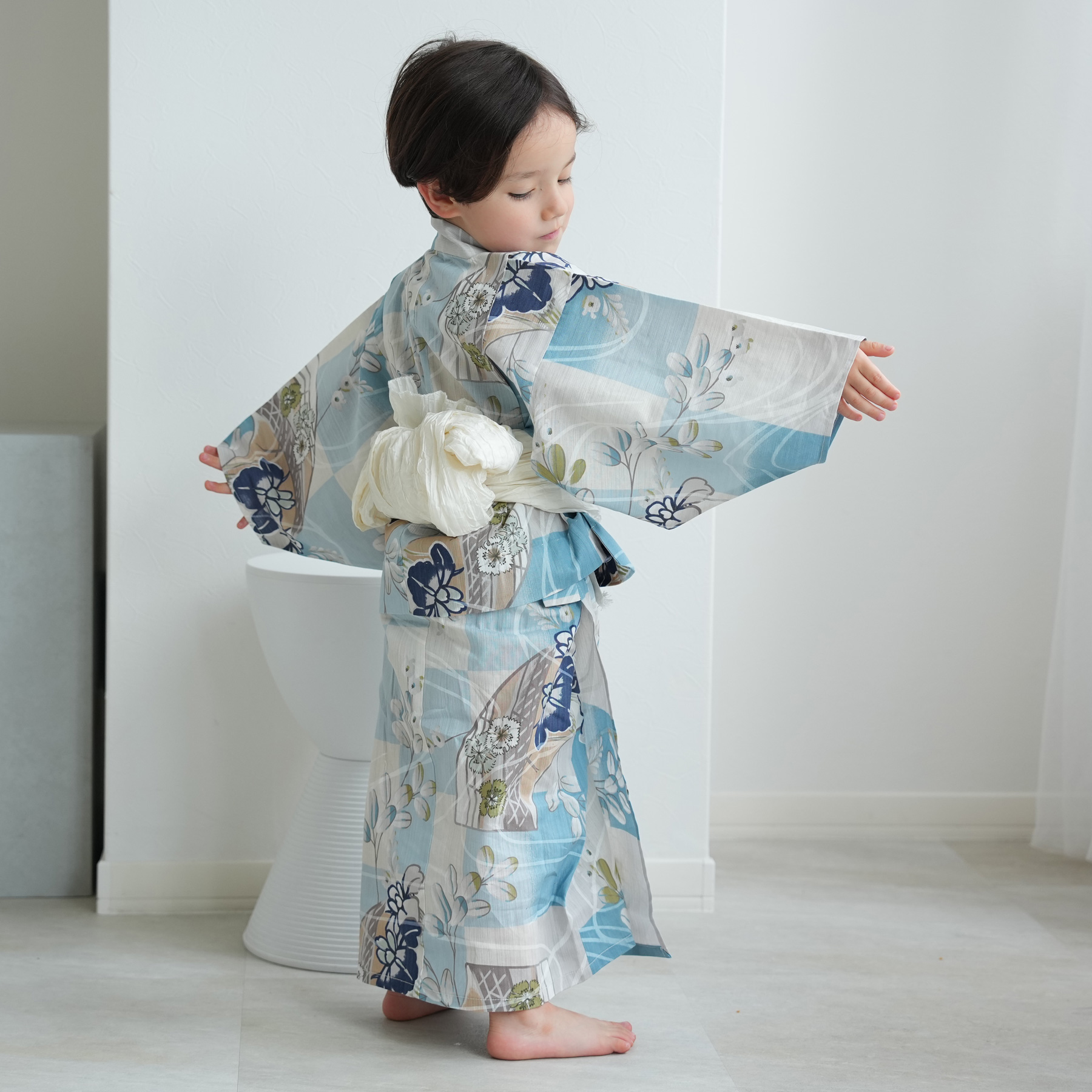 ★新品 浴衣と帯2点セット utatane 水色の市松に菖蒲 萩 撫子 ☆新品 浴衣と帯2点セット utatane 水色の市松に菖蒲 萩 撫子