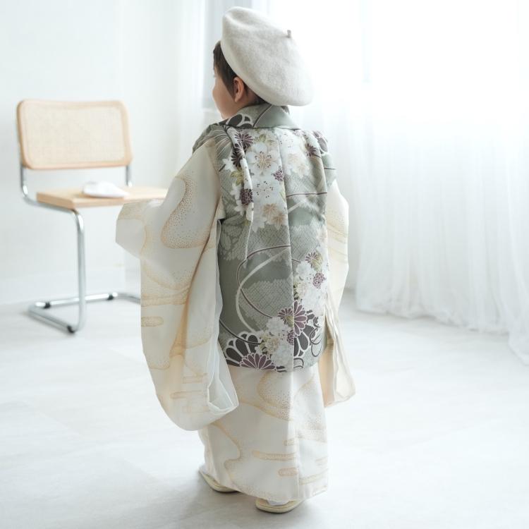 【最終値下げ】 七五三 着物 3歳 男の子 販売 七五三セット ひよこ商店 古典柄 レトロ 霞 三歳 三才 男児 被布コート 菊 疋田柄 桜 翡翠の菊重ね×クリーム金彩 【Q1908715256】 (12500円)