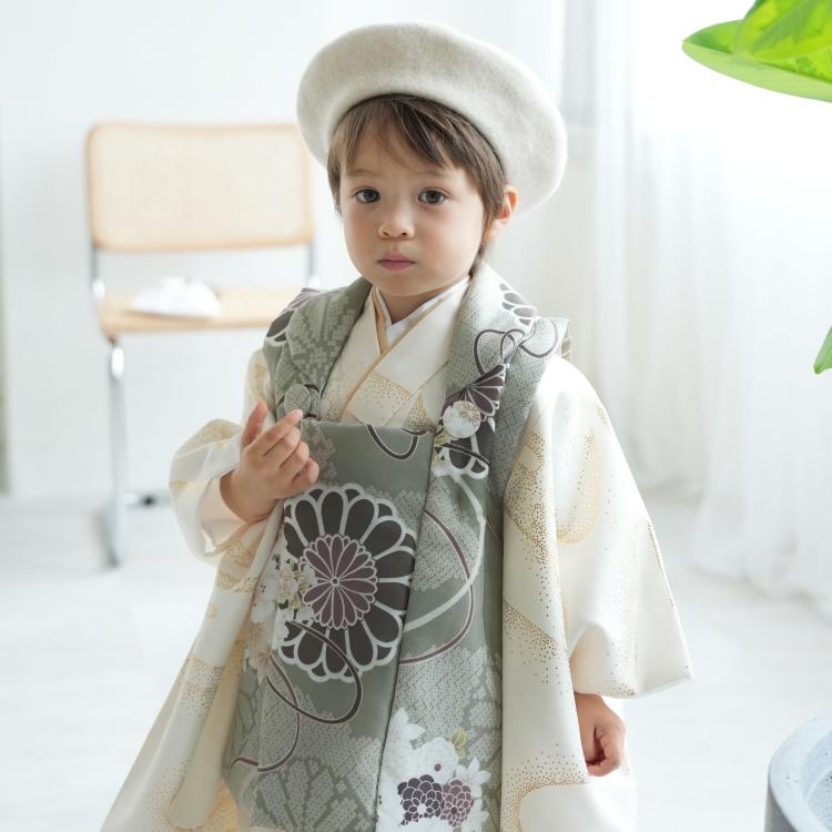 【最終値下げ】 七五三 着物 3歳 男の子 販売 七五三セット ひよこ商店 古典柄 レトロ 霞 三歳 三才 男児 被布コート 菊 疋田柄 桜 翡翠の菊重ね×クリーム金彩 【Q1908715256】 (12500円)