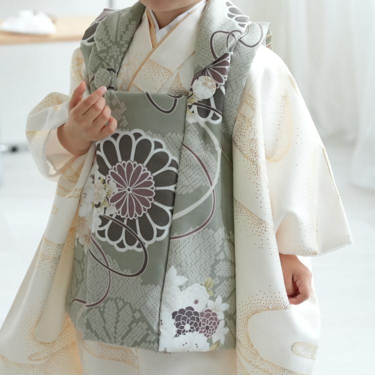 【最終値下げ】 七五三 着物 3歳 男の子 販売 七五三セット ひよこ商店 古典柄 レトロ 霞 三歳 三才 男児 被布コート 菊 疋田柄 桜 翡翠の菊重ね×クリーム金彩 【Q1908715256】 (12500円)