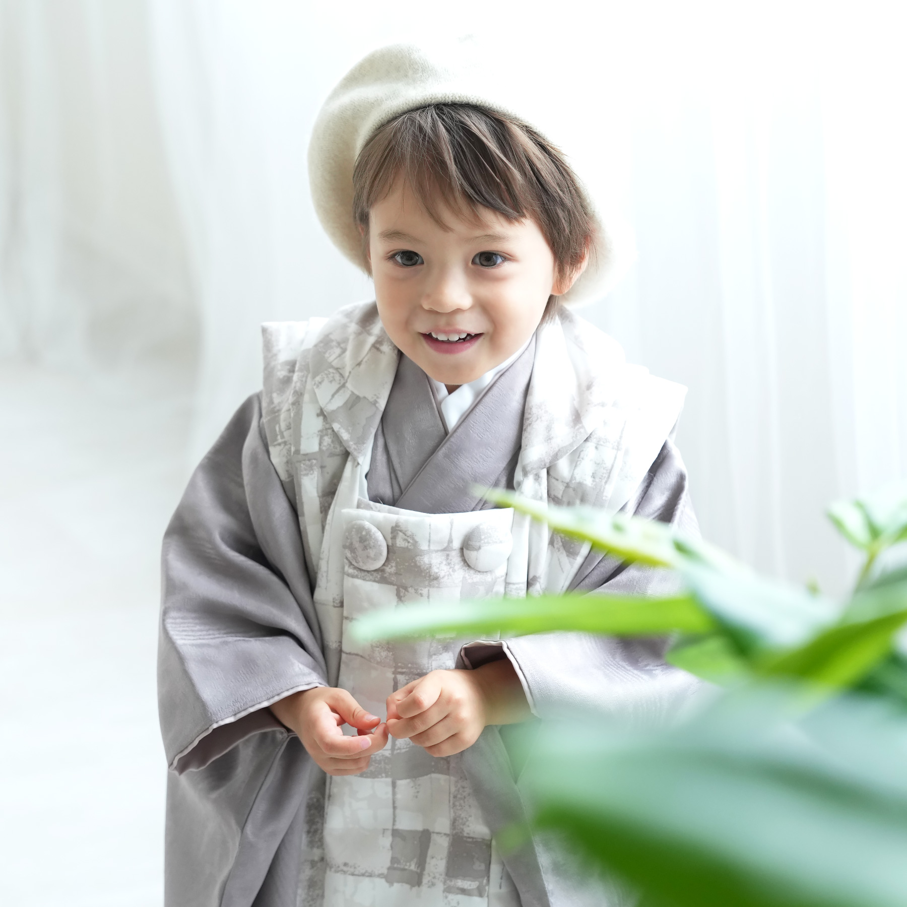 七五三 着物 3歳 男の子 中古 リサイクル着物 utatane グレー系 ベージュ モアレ柄 かすれ 三つ身 お祝い着 三歳 三才 男児 ジャガード 88cm 105cm前後 古着 :6846600300:浴衣通販 utatane