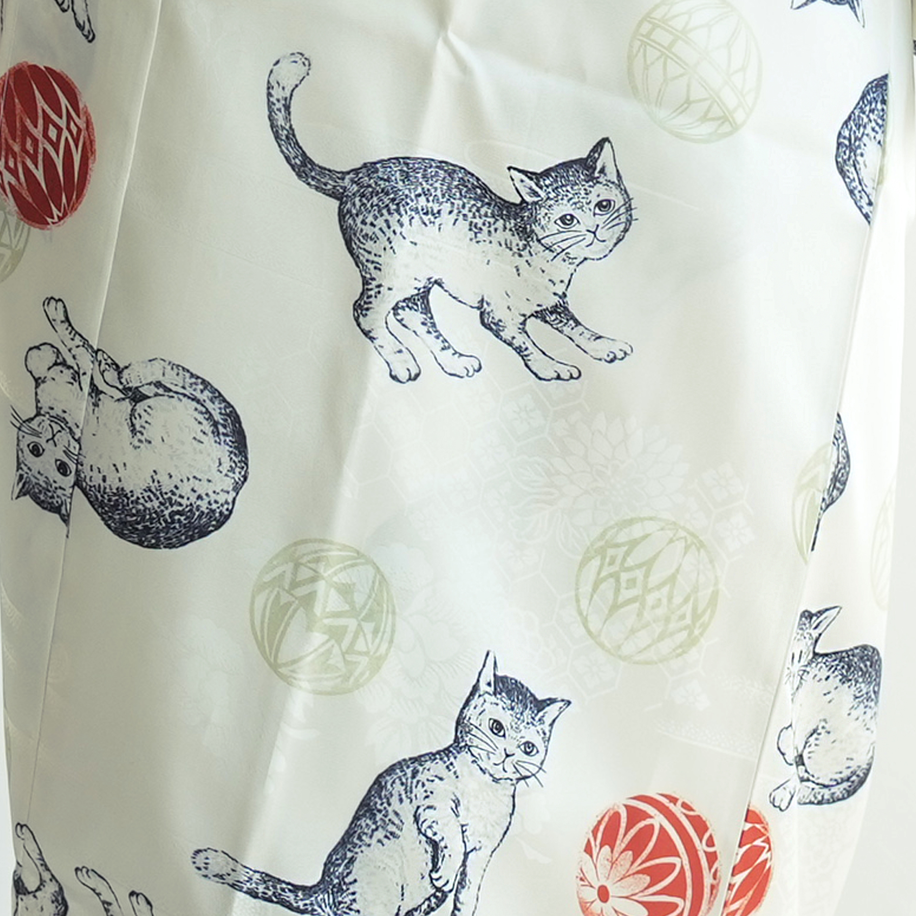 美品 猫 着物 正絹“自由気ままにレトロな時を過ごすネコ”長襦袢 4990 美品 猫 着物 正絹“自由気ままにレトロな時を過ごすネコ”長襦袢 4990