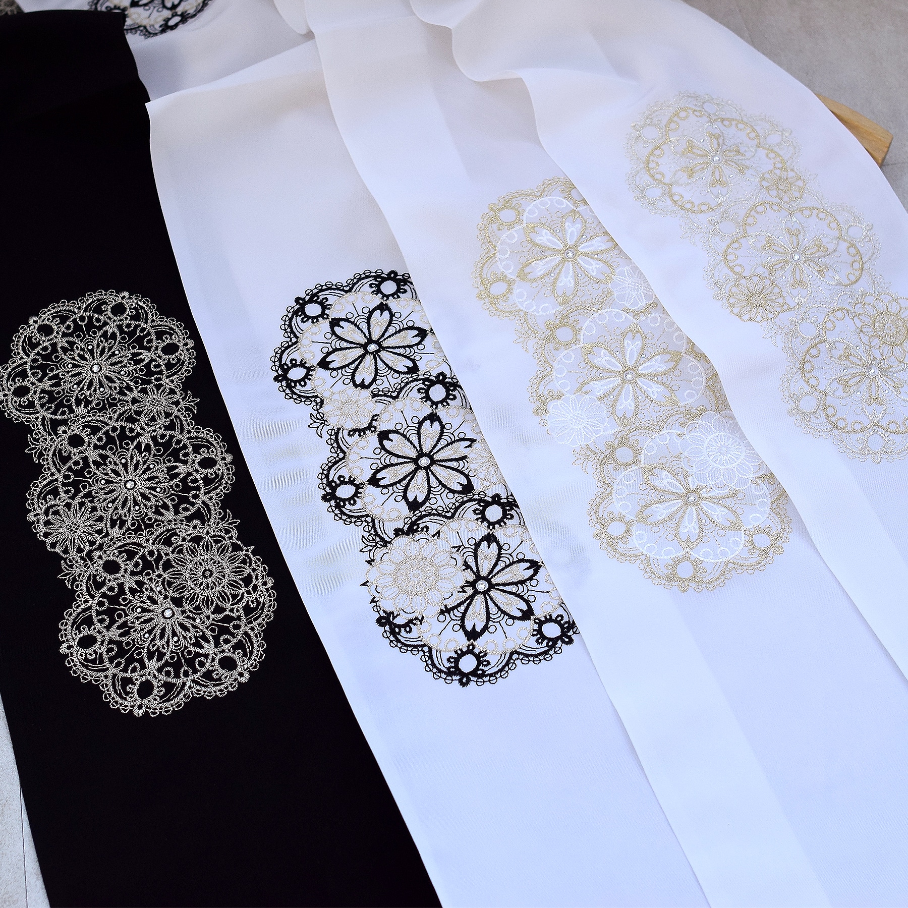 半衿 レース花柄刺繍＆ストーン 日本製 振袖 着物 袴 花柄 黒 白 金 銀