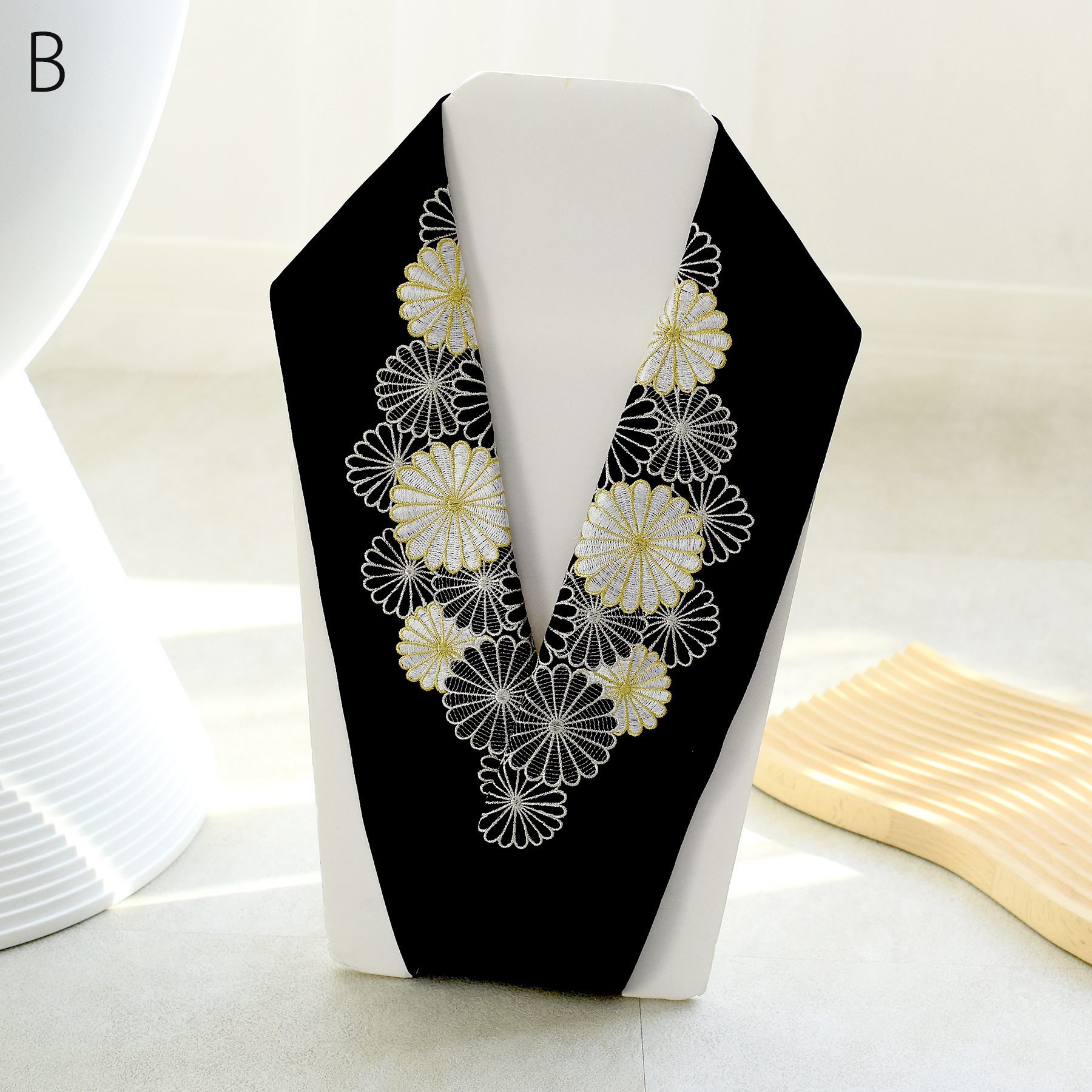 【新品】刺繍 半衿 菊 結婚式 成人式 半衿 菊刺繍 日本製 振袖 着物 袴 訪問着 花柄 菊 黒 白 金 銀