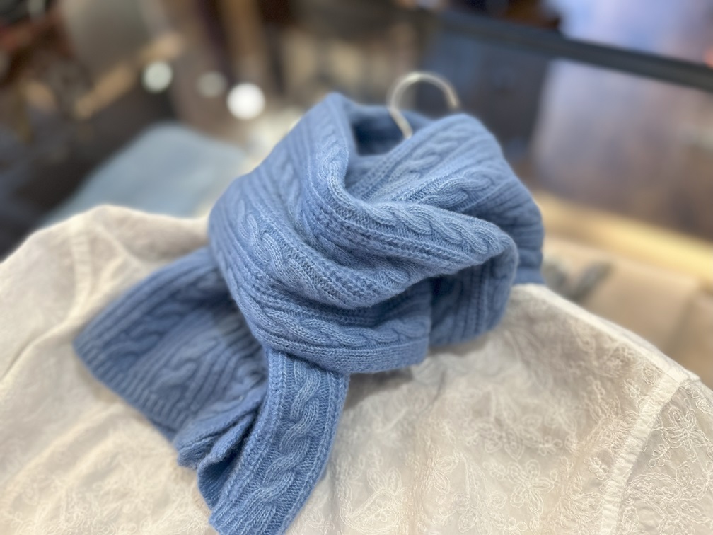 WOOL&COマフラーとシャツの秋冬コーデ