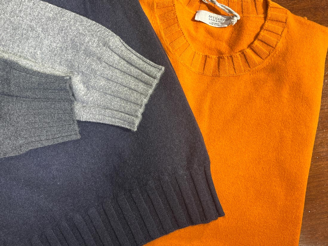 LAMANO ARTISANSのカシミア100%のニット。リブ編みの美しい表情が光っている。