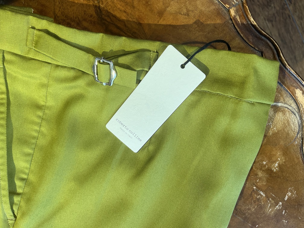 ウエスト部分の金具アジャスター、Roberto Collinaリヨセルパンツ