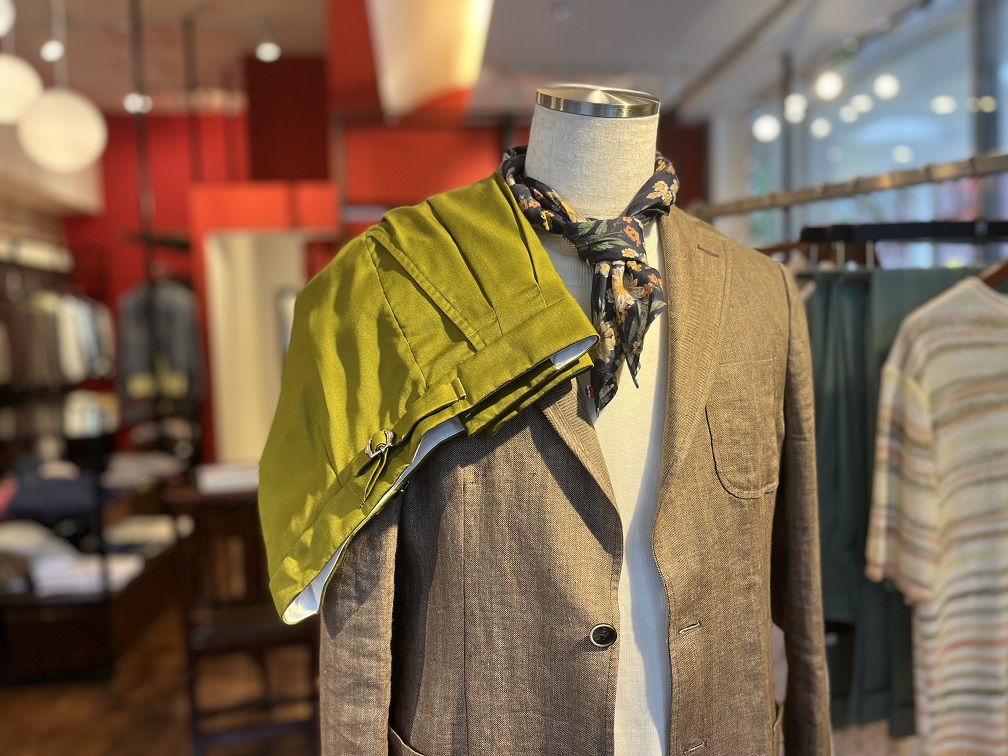 店頭ディスプレイで見せるRoberto Collinaショーツ、サマーコーディネート