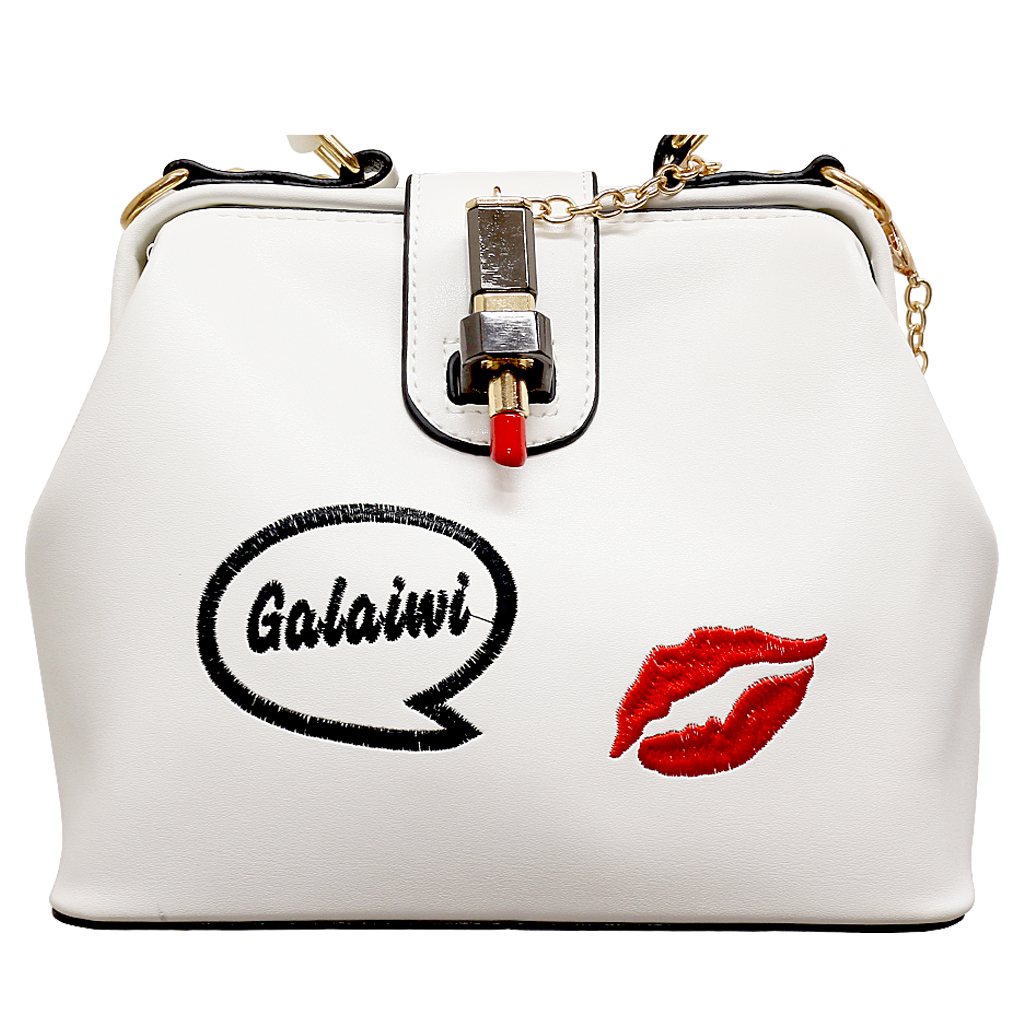 キスマーク付きのファッショナブルバッグ リップのチェーンがスイート  