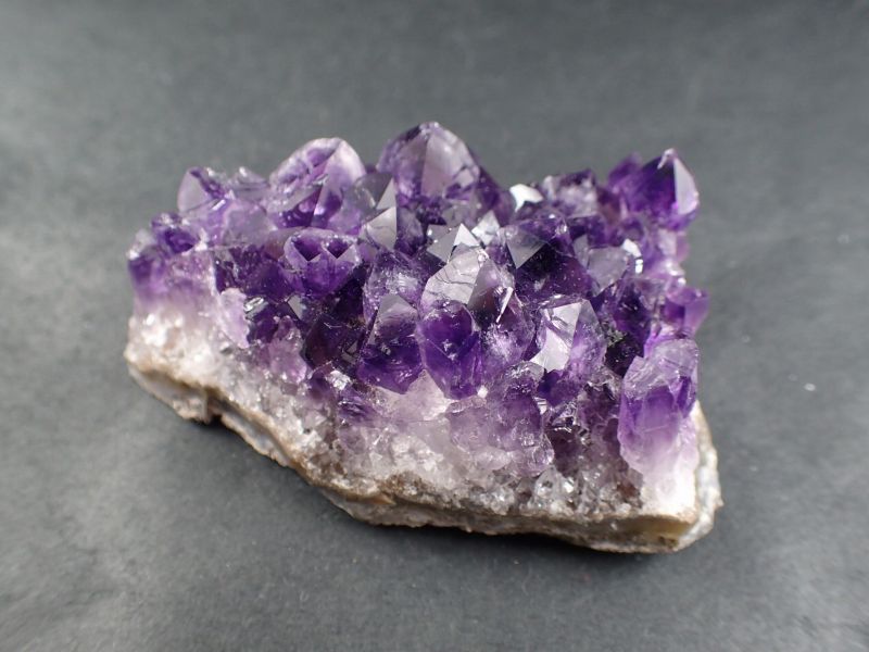 最高品質アメジスト(Uruguay Ameyhyst)  クラスター  Tucaramba, Uruguay 産