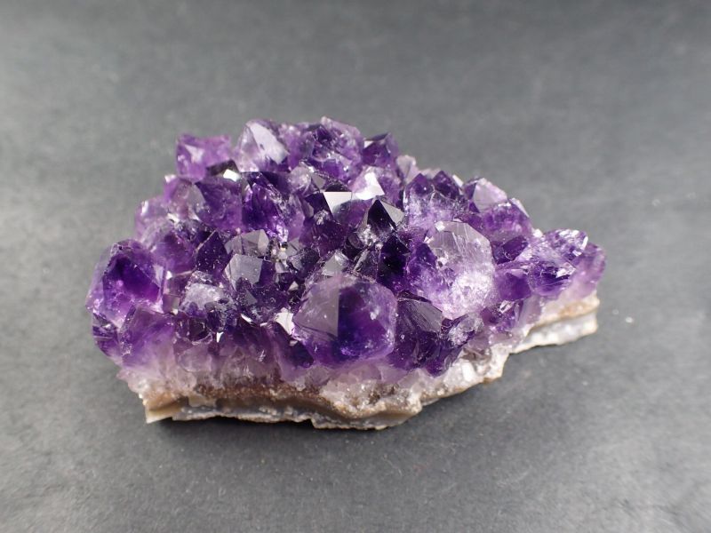 最高品質アメジスト(Uruguay Ameyhyst)  クラスター  Tucaramba, Uruguay 産
