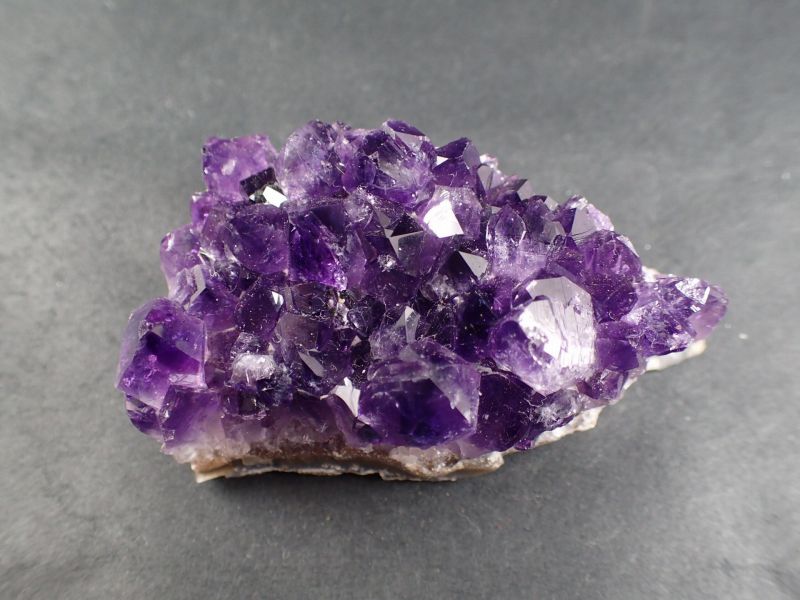 最高品質アメジスト(Uruguay Ameyhyst)  クラスター  Tucaramba, Uruguay 産