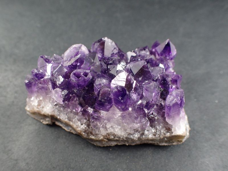 最高品質アメジスト(Uruguay Ameyhyst)  クラスター  Tucaramba, Uruguay 産