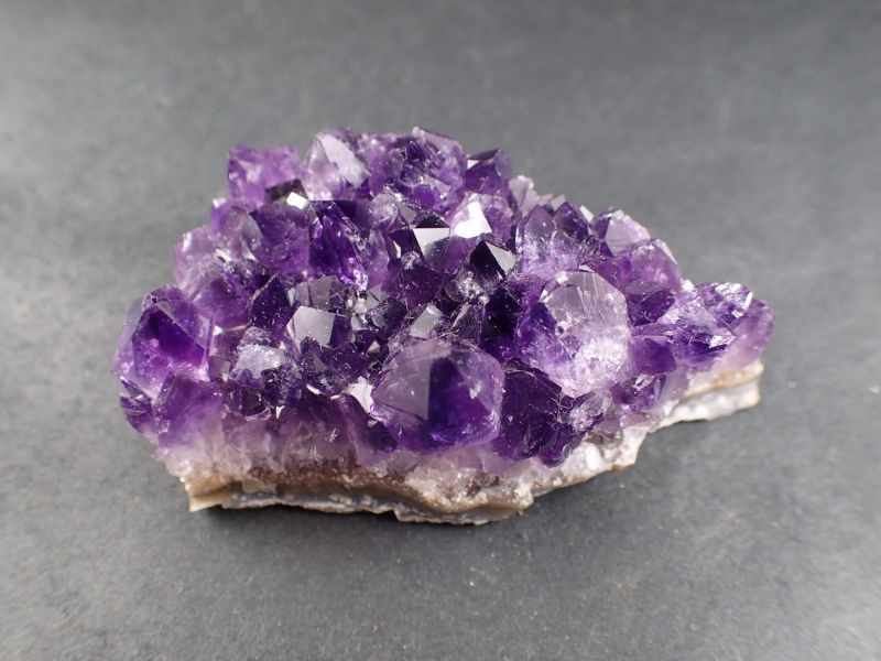 最高品質アメジスト(Uruguay Ameyhyst)  クラスター  Tucaramba, Uruguay 産