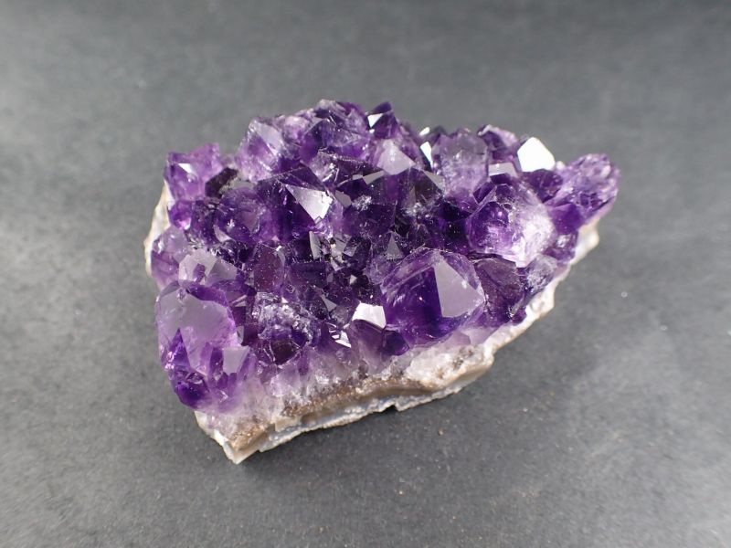 最高品質アメジスト(Uruguay Ameyhyst)  クラスター  Tucaramba, Uruguay 産
