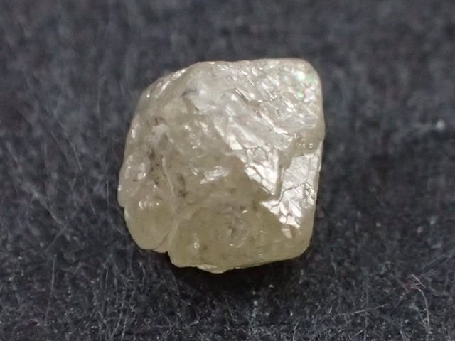 最高品質イエローダイヤモンド原石(Diamond) (Los.) South Africa 産　寸法　： 5.2X4.0X3.8mm/0.70ct 　 ルースケース付 :8888555430:VECSTONECLUB - 通販 - Yahoo!ショッピング