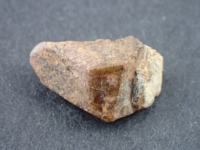 最高品質モナズ石(Monazite) Ambolotara, Betafo, Vakinankarstra, Madagascar 産　寸法　：　 19.7X11.9X7.5mm/4.6g コレクションケース付